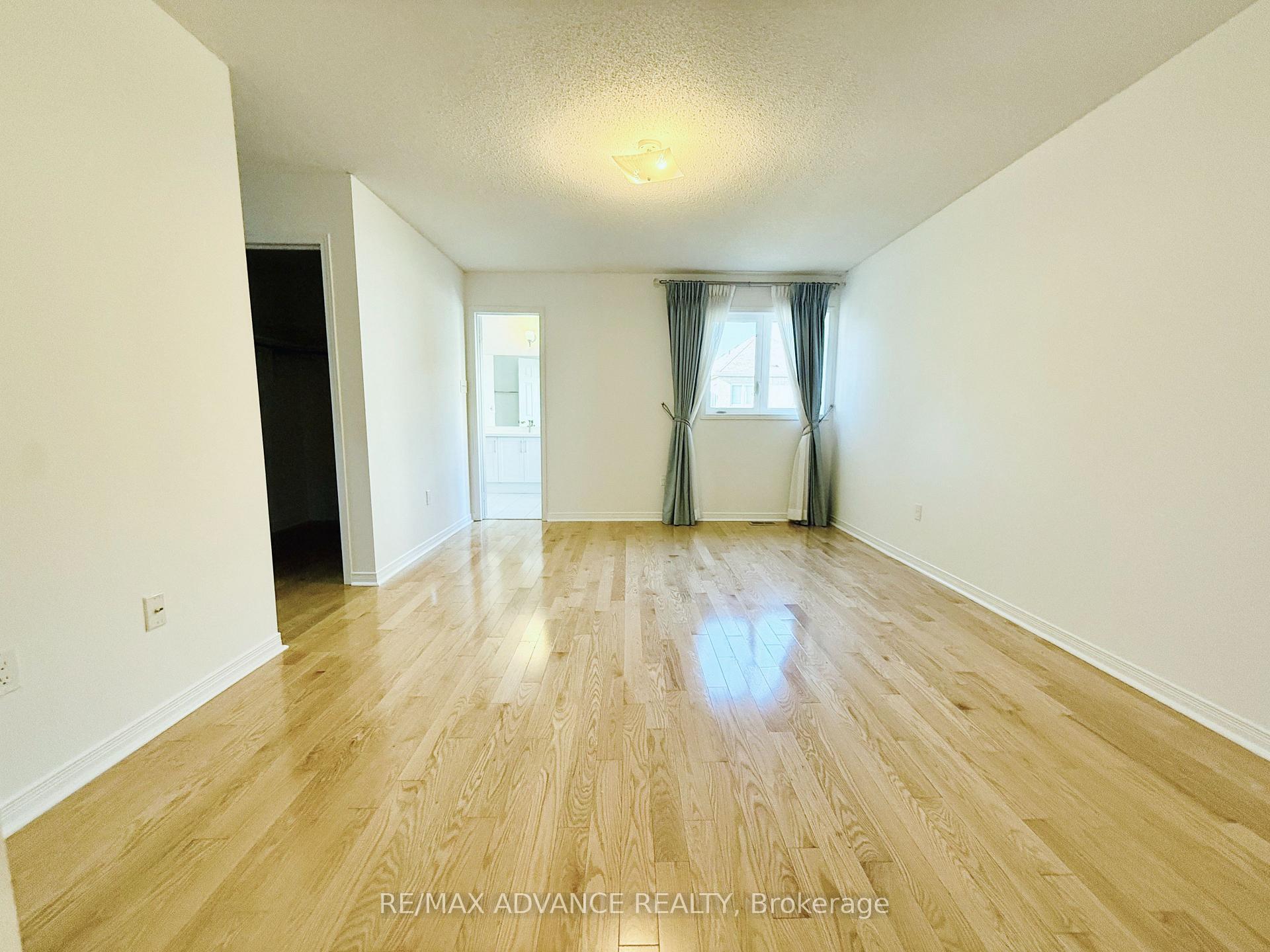 Photo 15 of 137 Laramie Crescent, Vaughan, Patterson — HOMEH