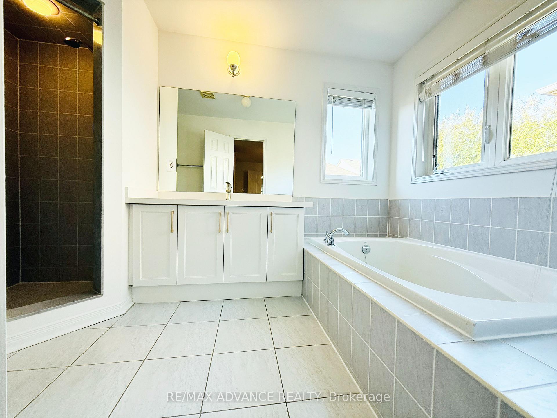 Photo 17 of 137 Laramie Crescent, Vaughan, Patterson — HOMEH