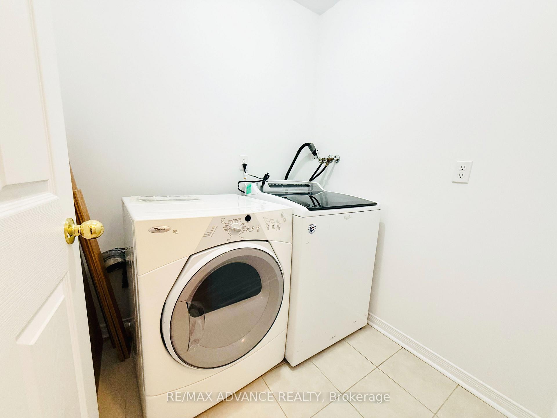 Photo 18 of 137 Laramie Crescent, Vaughan, Patterson — HOMEH