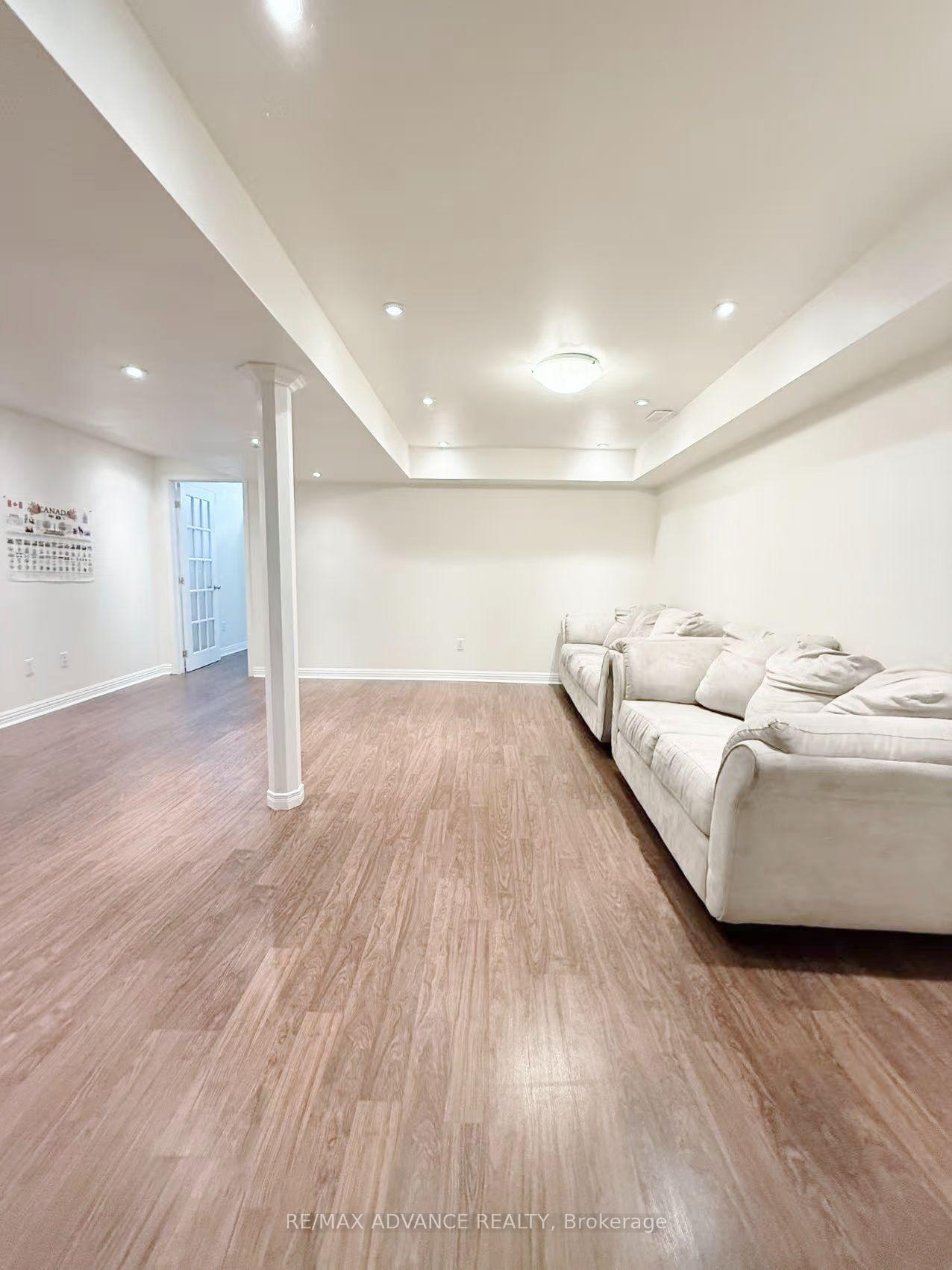 Photo 19 of 137 Laramie Crescent, Vaughan, Patterson — HOMEH