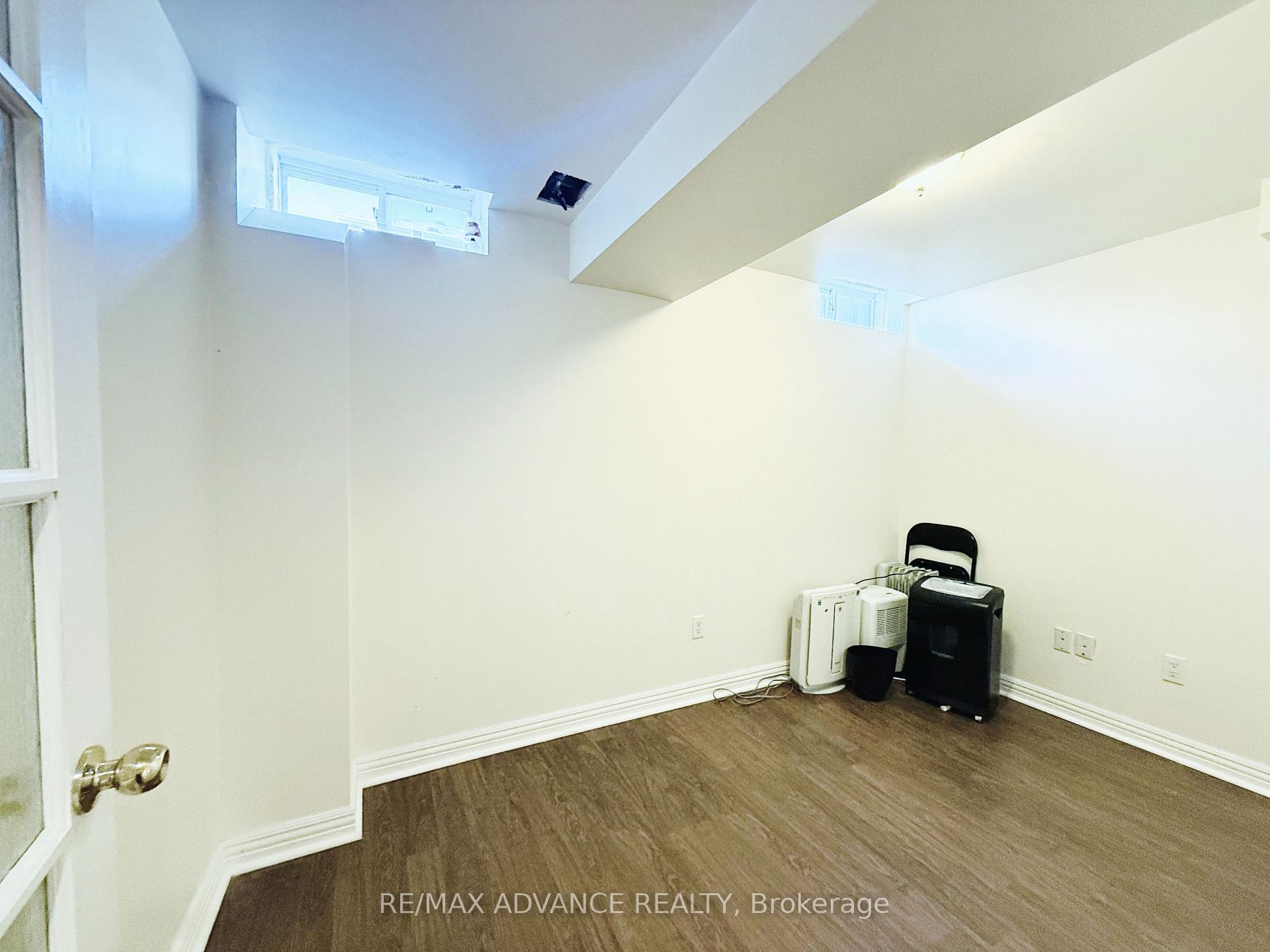 Photo 20 of 137 Laramie Crescent, Vaughan, Patterson — HOMEH