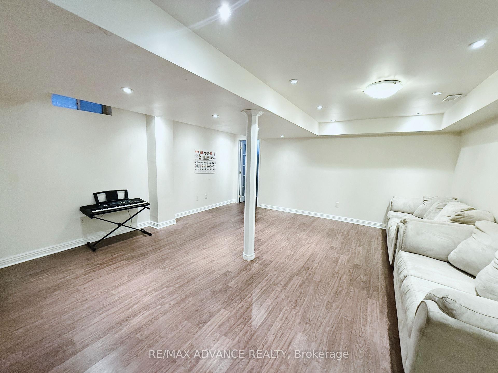 Photo 21 of 137 Laramie Crescent, Vaughan, Patterson — HOMEH