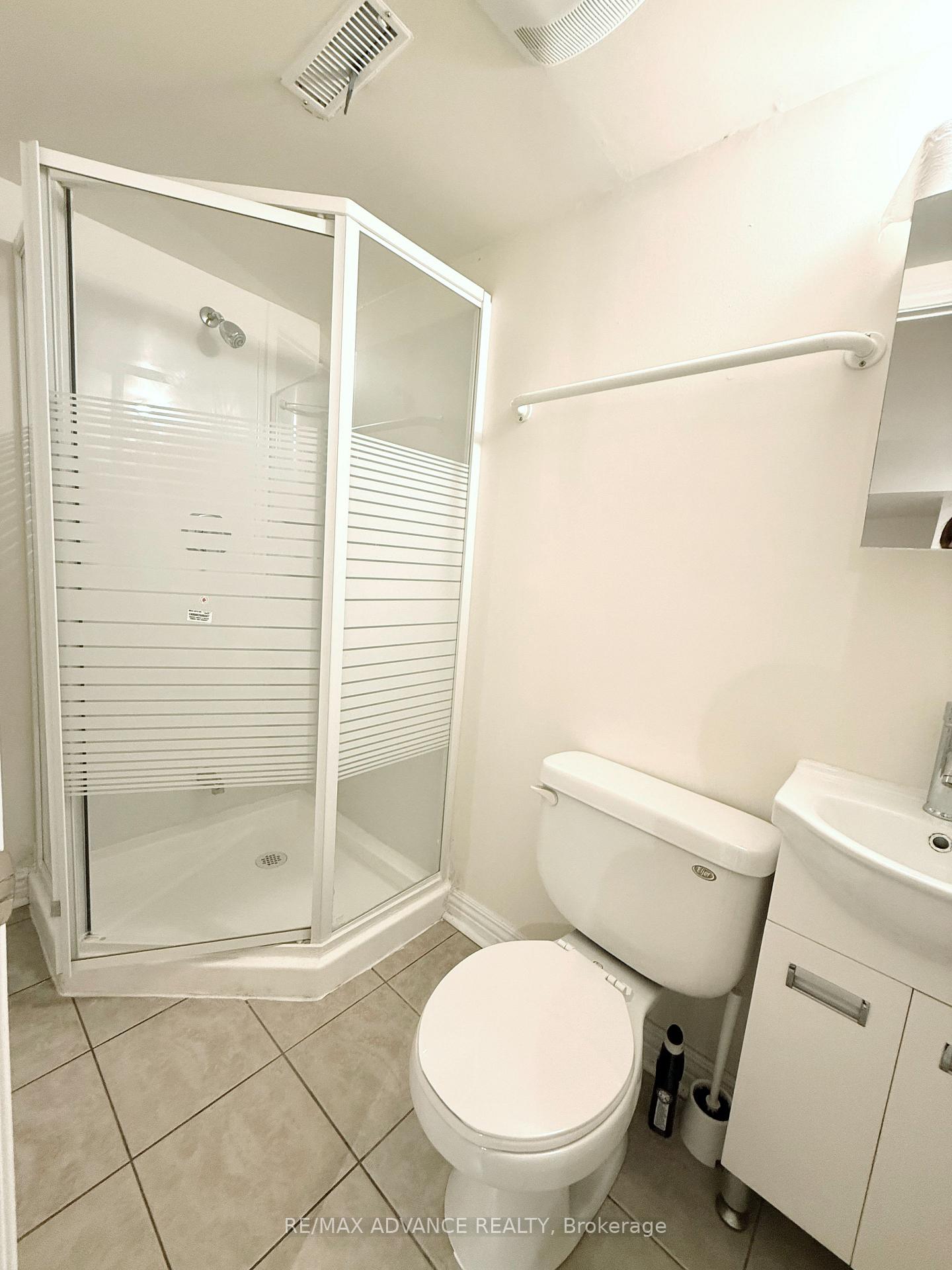 Photo 23 of 137 Laramie Crescent, Vaughan, Patterson — HOMEH