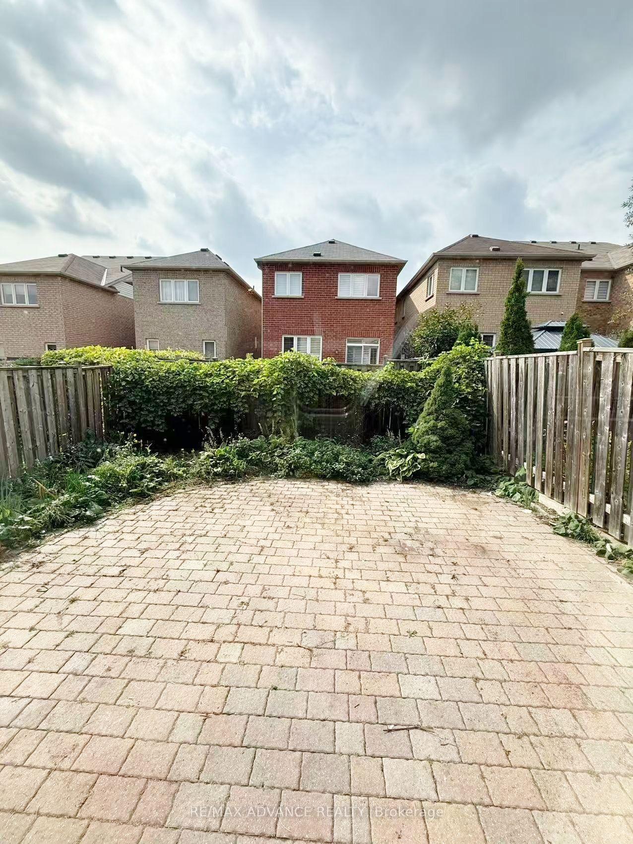 Photo 25 of 137 Laramie Crescent, Vaughan, Patterson — HOMEH