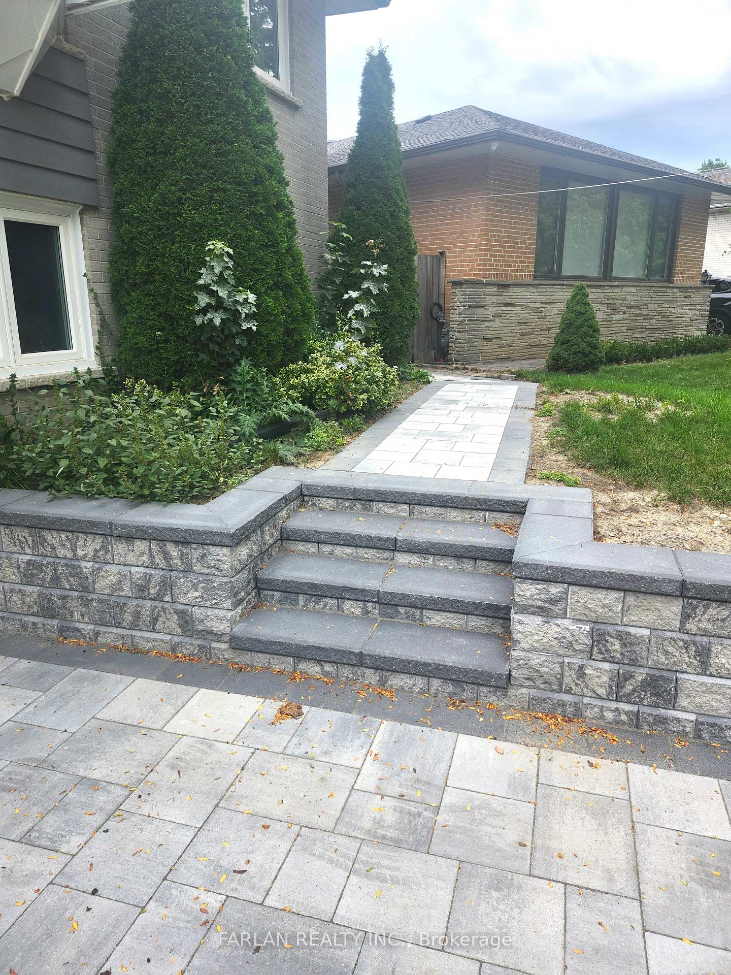 Photo 3 of 166 Kenvale Court, Richmond Hill, Mill Pond — HOMEH