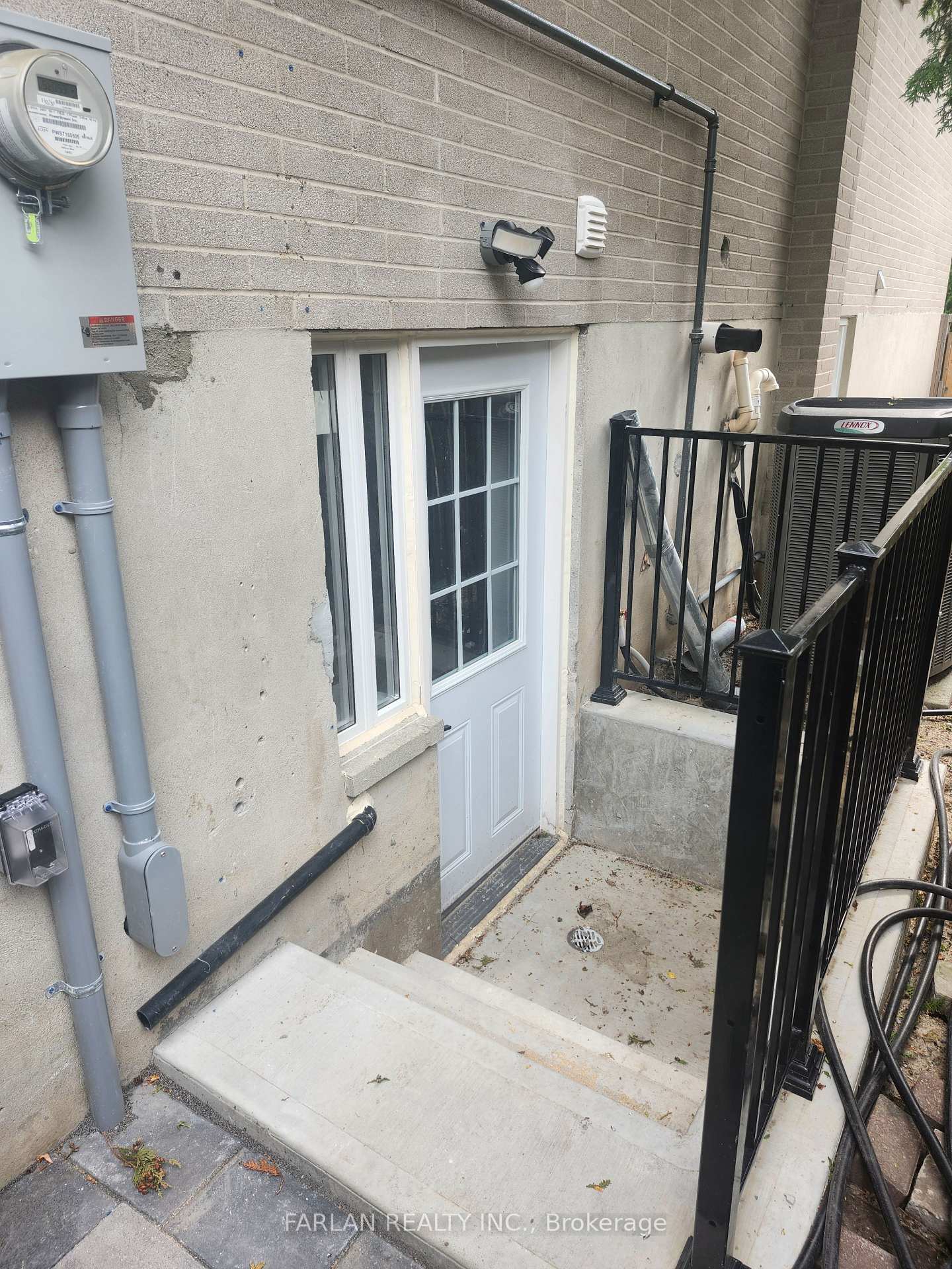 Photo 4 of 166 Kenvale Court, Richmond Hill, Mill Pond — HOMEH