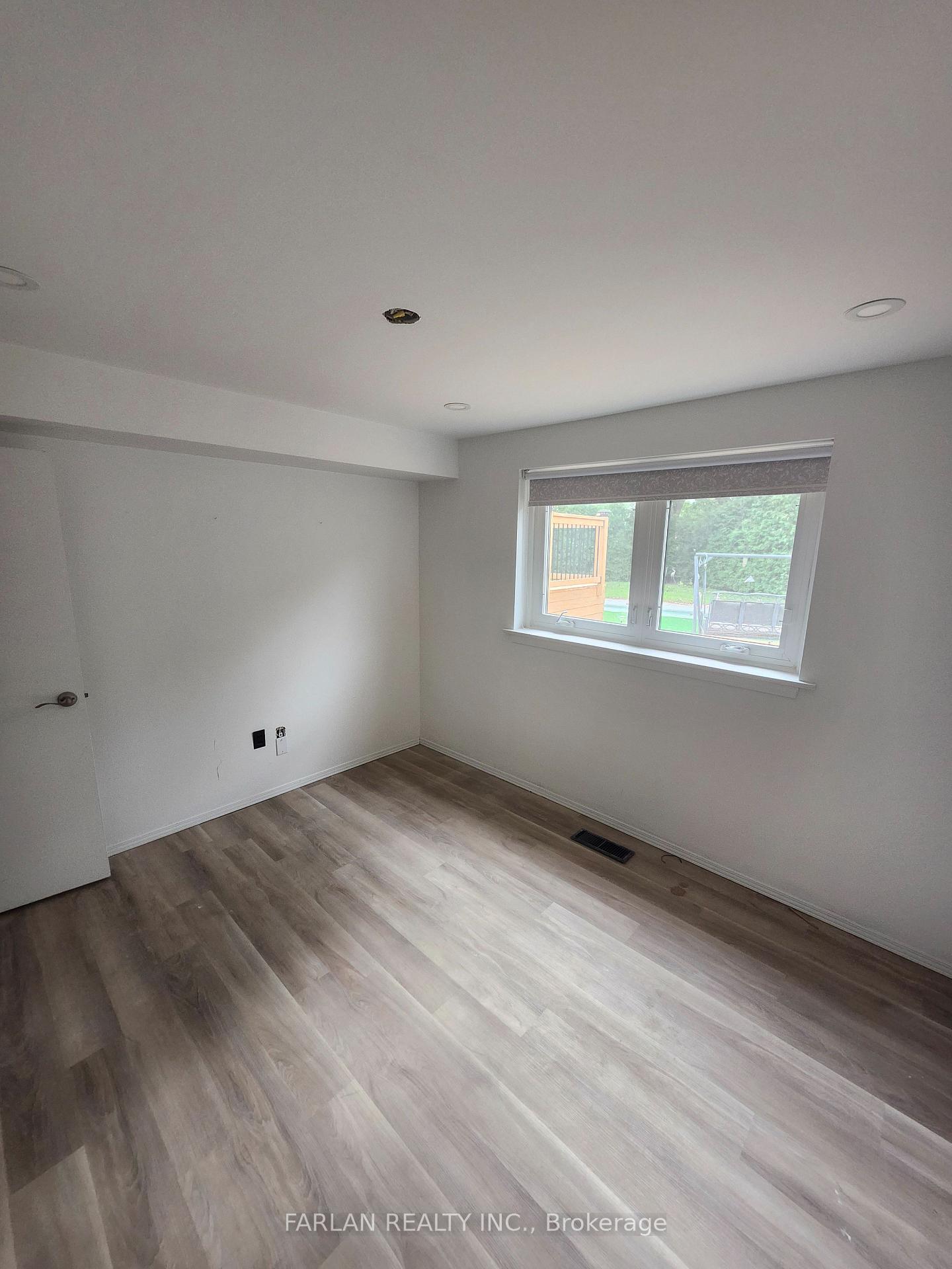Photo 5 of 166 Kenvale Court, Richmond Hill, Mill Pond — HOMEH