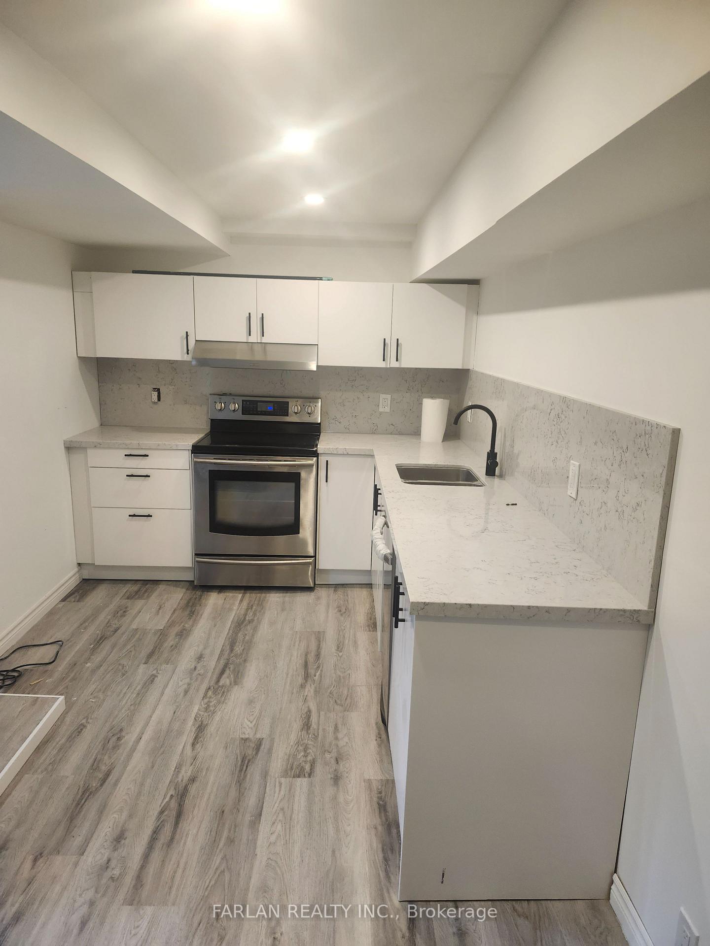 Photo 6 of 166 Kenvale Court, Richmond Hill, Mill Pond — HOMEH