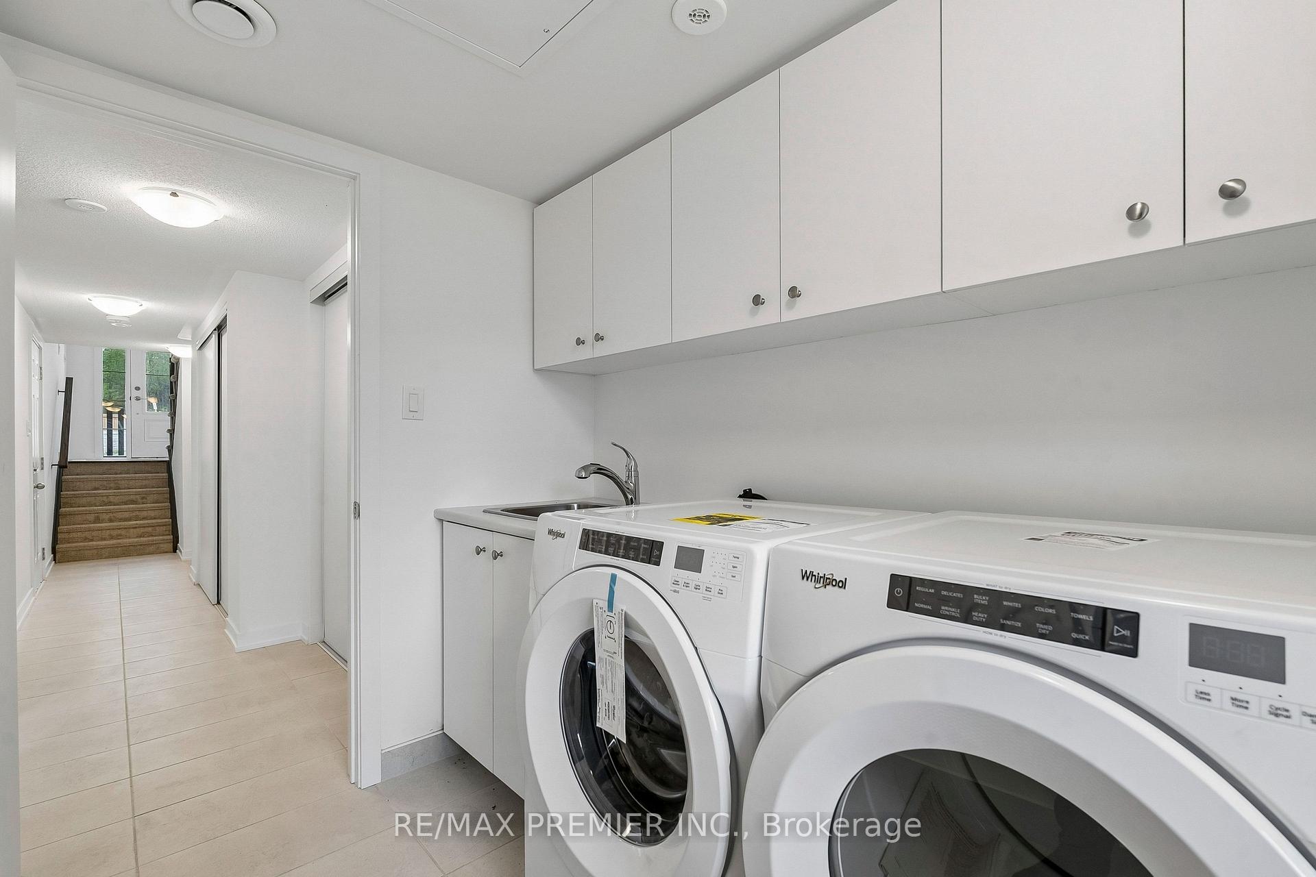 Photo 19 of 29 Lyall Stokes Circle, East Gwillimbury, Mt Albert — HOMEH