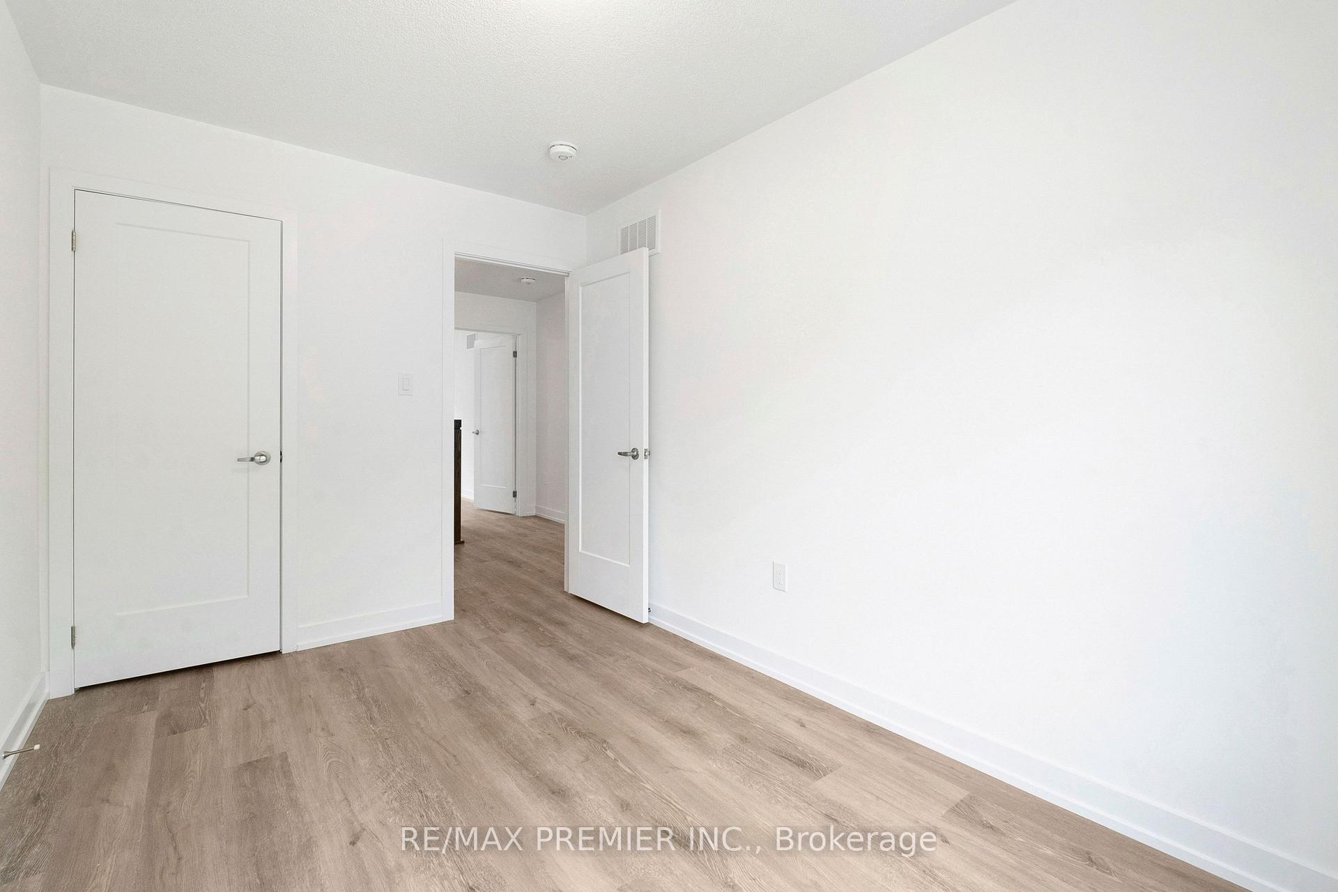 Photo 22 of 29 Lyall Stokes Circle, East Gwillimbury, Mt Albert — HOMEH