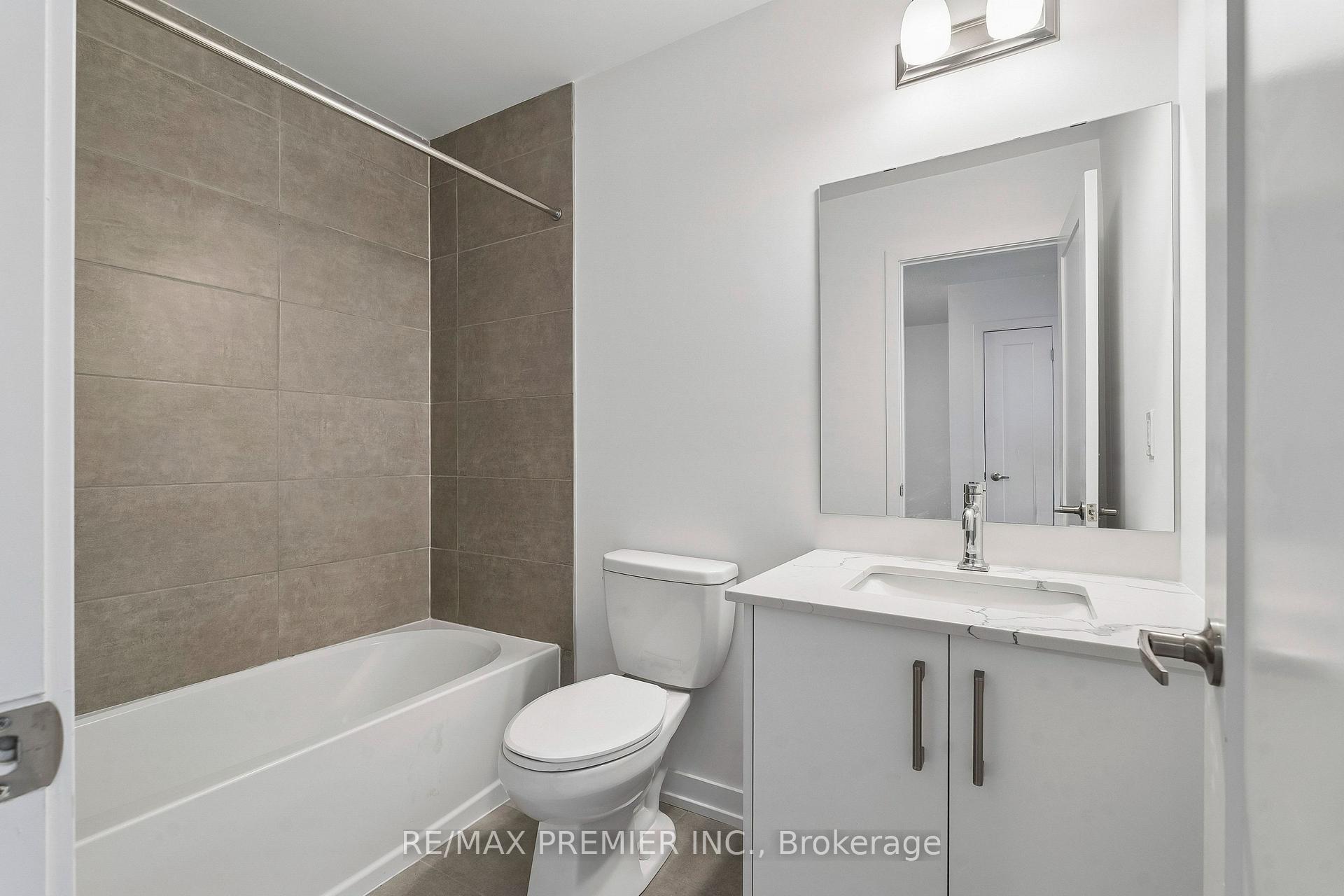 Photo 25 of 29 Lyall Stokes Circle, East Gwillimbury, Mt Albert — HOMEH
