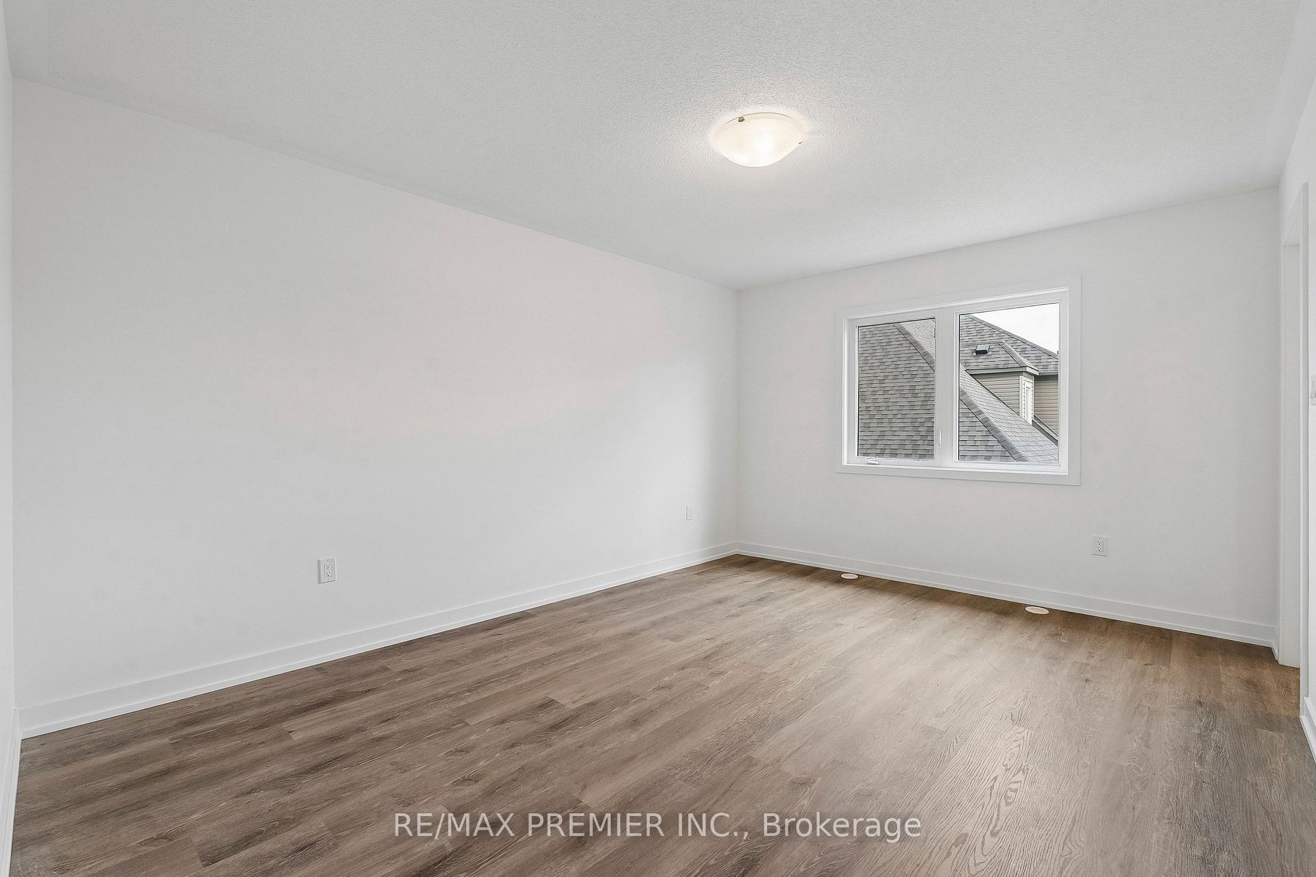 Photo 26 of 29 Lyall Stokes Circle, East Gwillimbury, Mt Albert — HOMEH