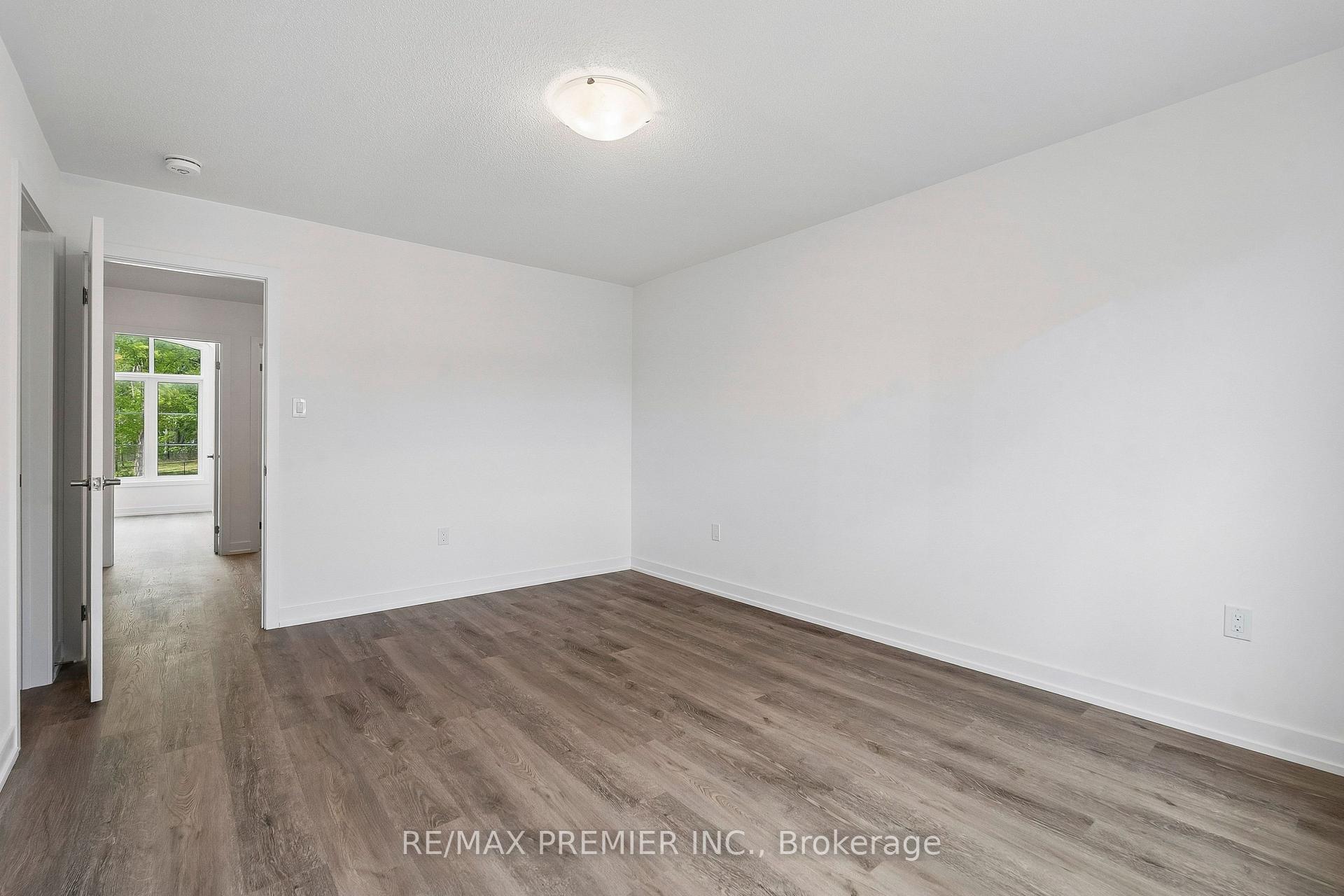 Photo 27 of 29 Lyall Stokes Circle, East Gwillimbury, Mt Albert — HOMEH