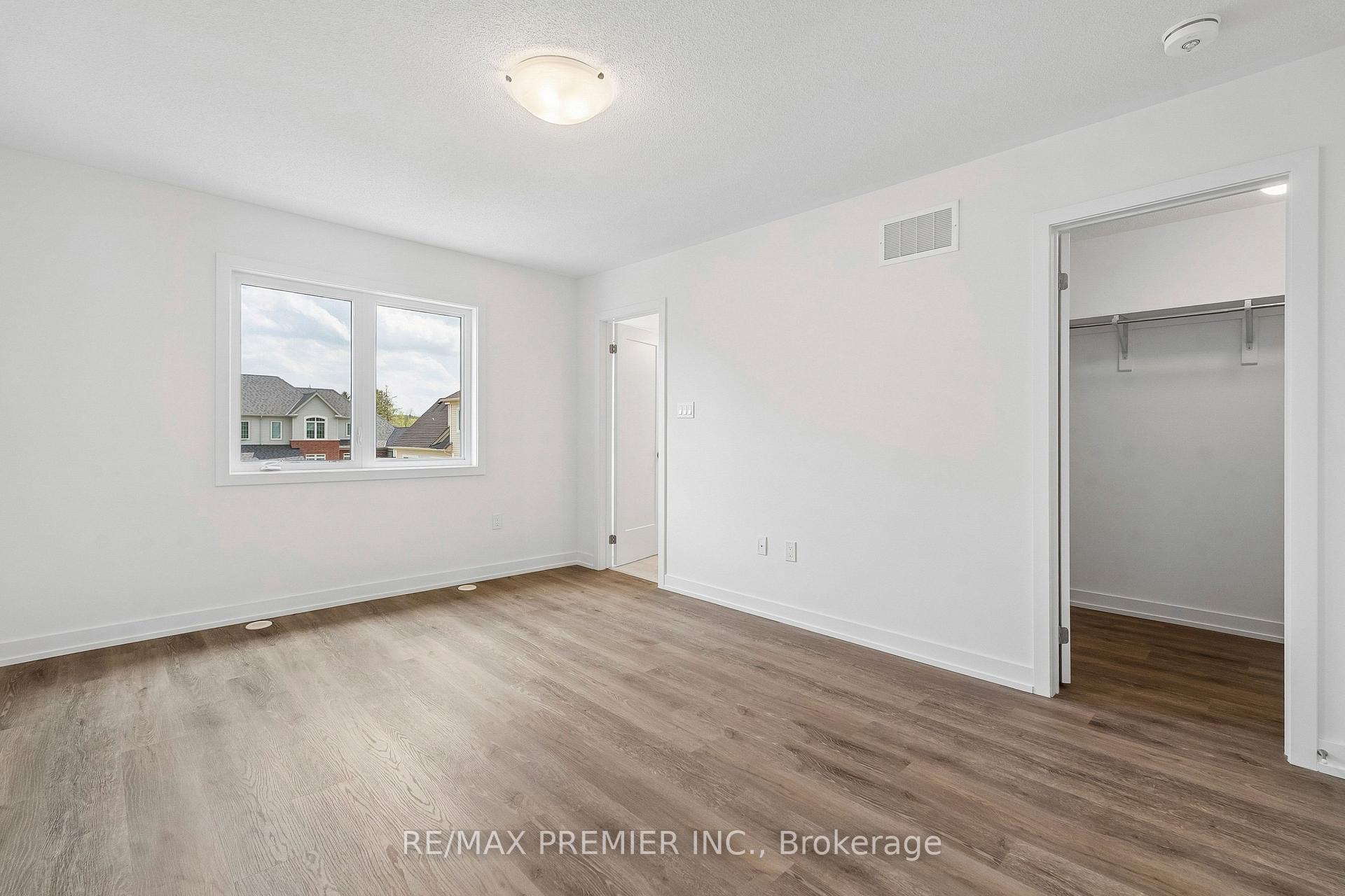 Photo 28 of 29 Lyall Stokes Circle, East Gwillimbury, Mt Albert — HOMEH