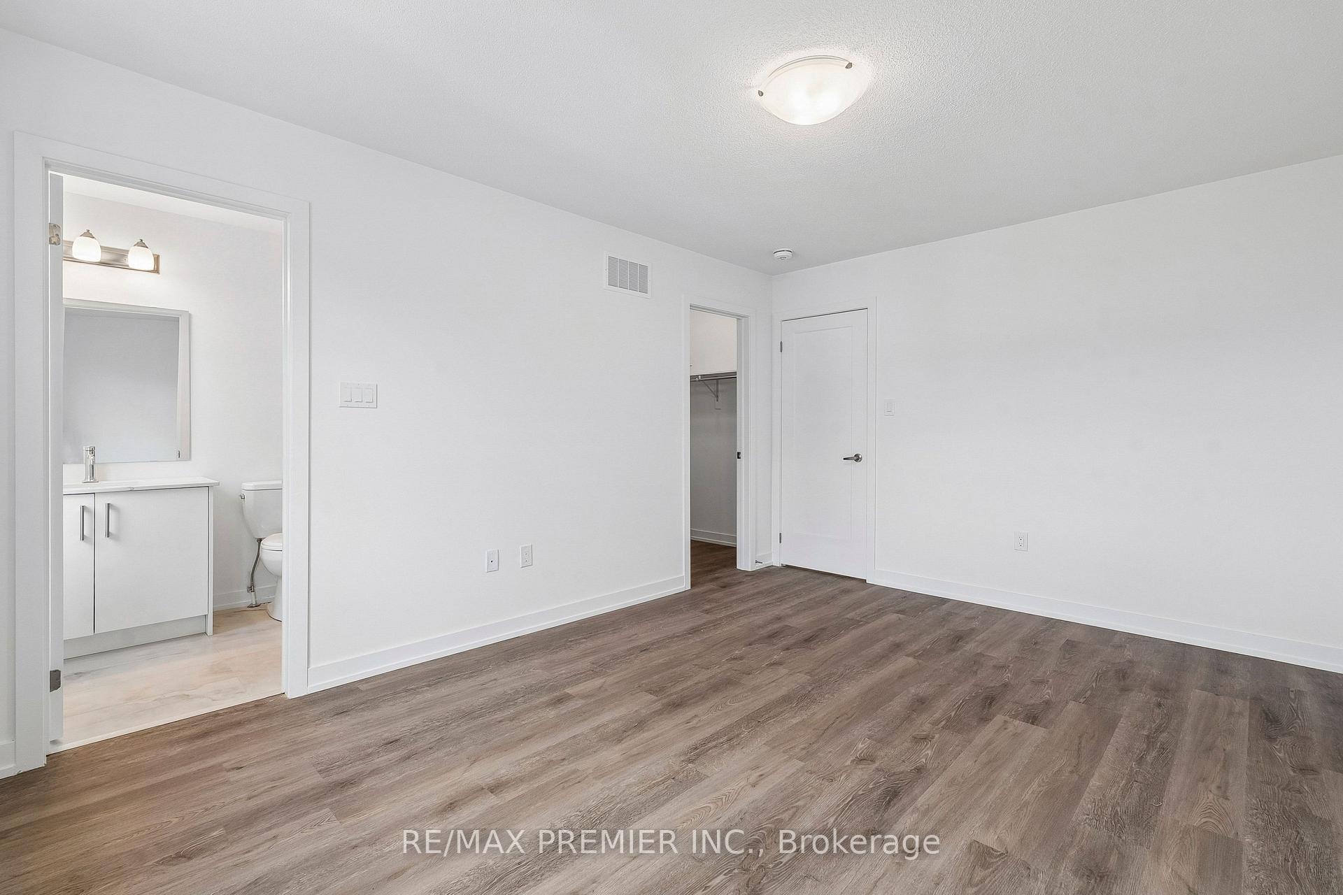 Photo 29 of 29 Lyall Stokes Circle, East Gwillimbury, Mt Albert — HOMEH