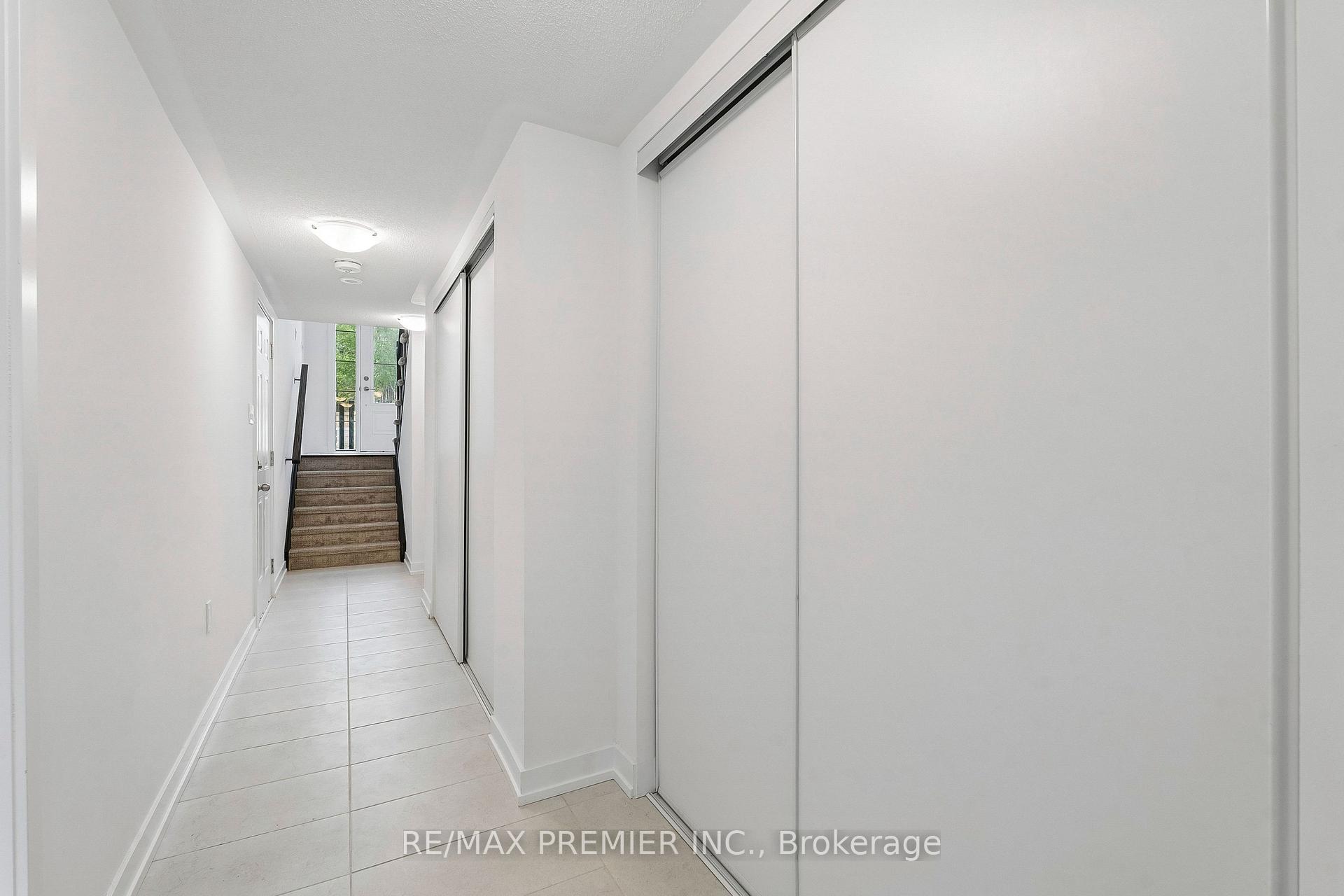 Photo 31 of 29 Lyall Stokes Circle, East Gwillimbury, Mt Albert — HOMEH