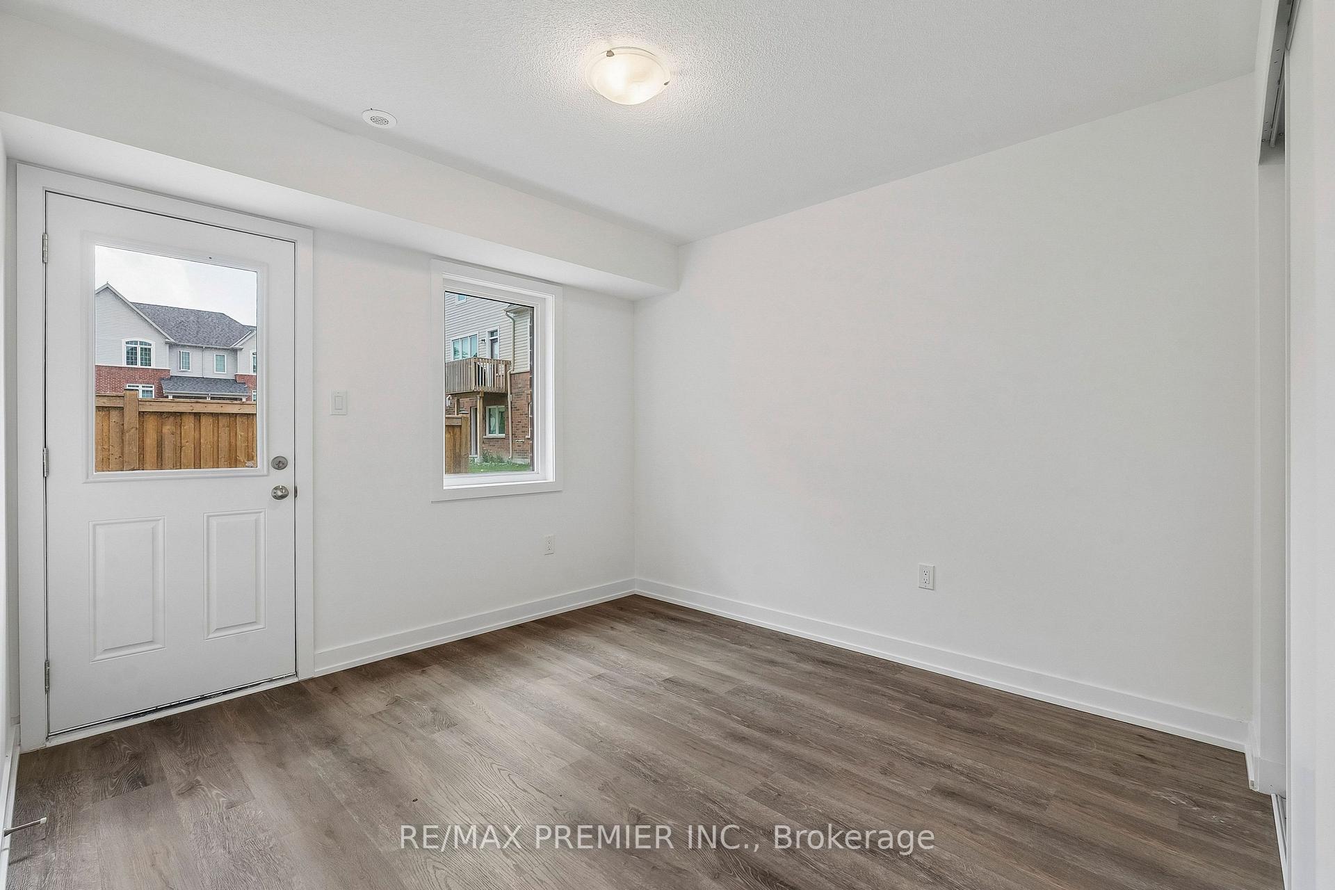 Photo 32 of 29 Lyall Stokes Circle, East Gwillimbury, Mt Albert — HOMEH