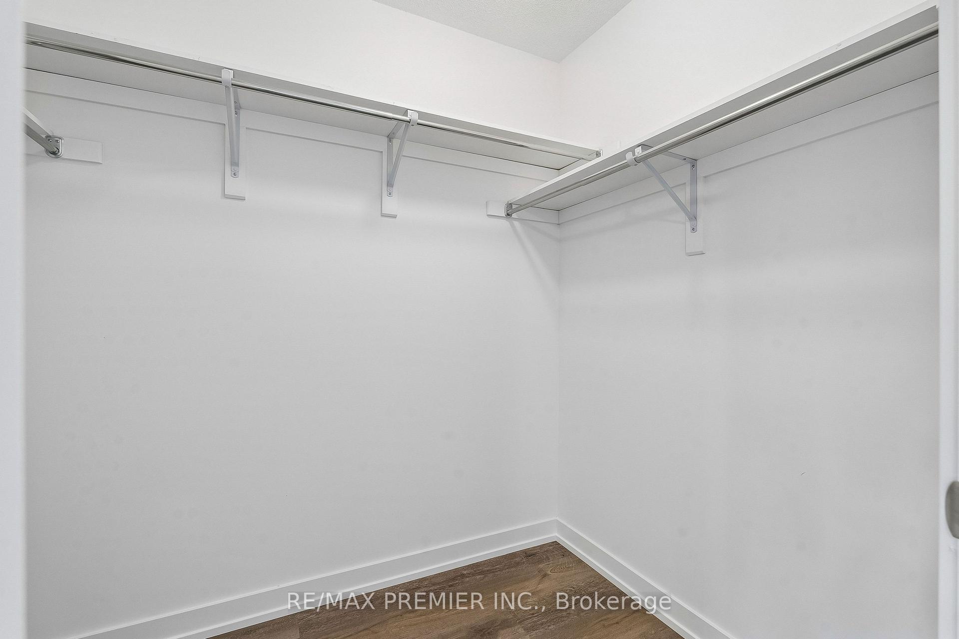 Photo 36 of 29 Lyall Stokes Circle, East Gwillimbury, Mt Albert — HOMEH