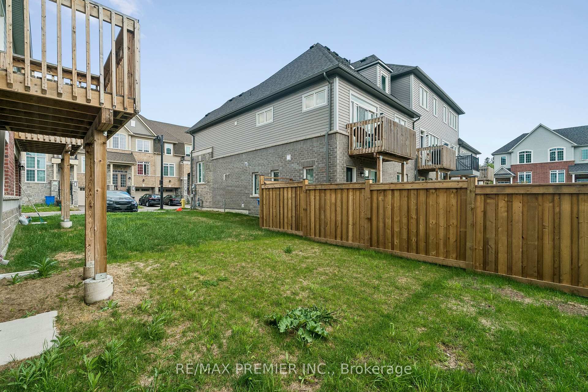 Photo 40 of 29 Lyall Stokes Circle, East Gwillimbury, Mt Albert — HOMEH