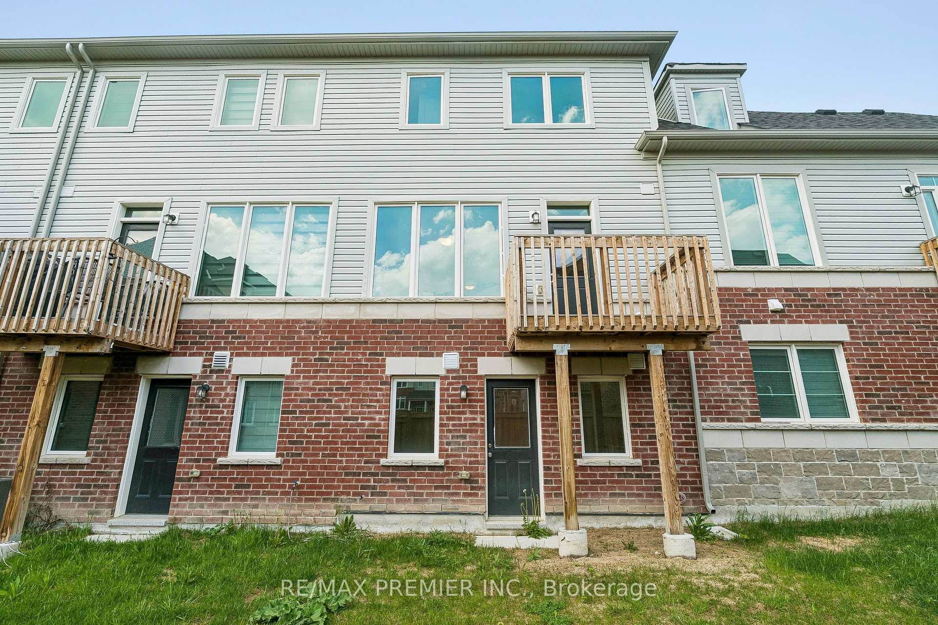 Photo 42 of 29 Lyall Stokes Circle, East Gwillimbury, Mt Albert — HOMEH