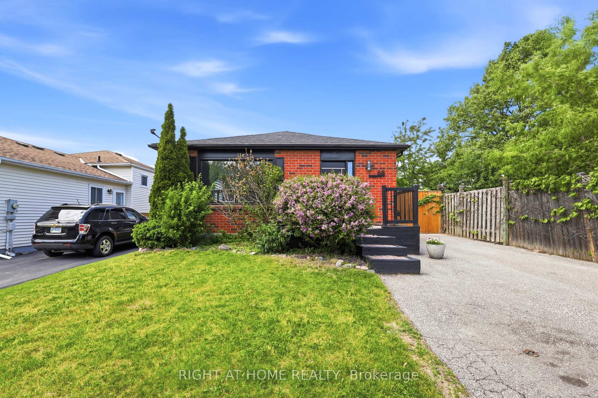 Photo 2 of 68 Overbank Drive, Oshawa, McLaughlin — HOMEH
