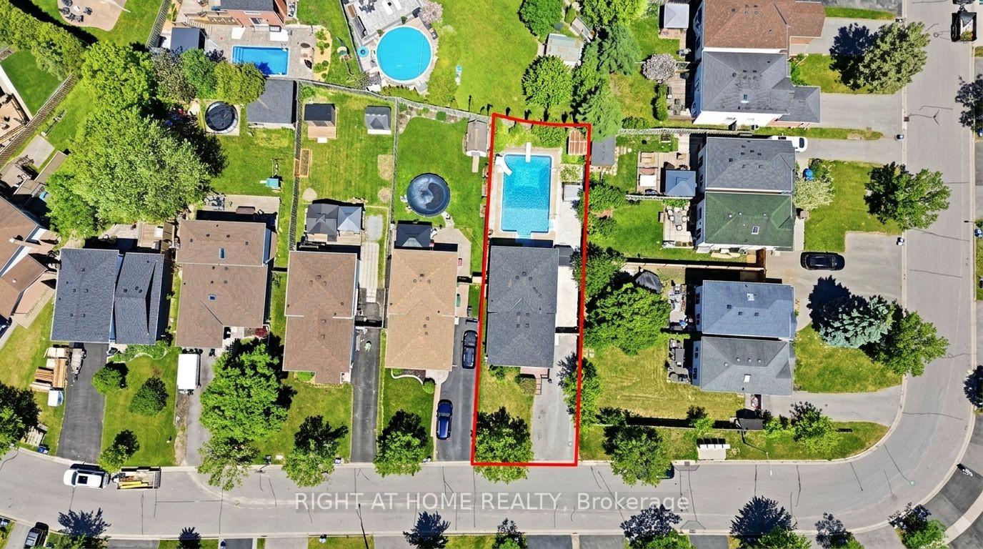 Photo 4 of 68 Overbank Drive, Oshawa, McLaughlin — HOMEH