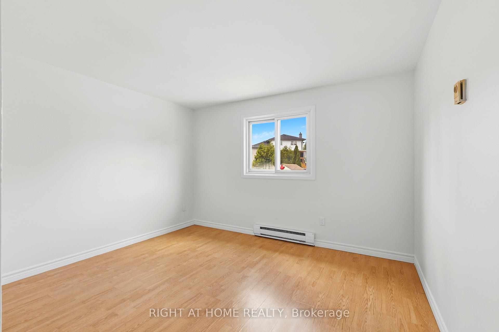 Photo 25 of 68 Overbank Drive, Oshawa, McLaughlin — HOMEH