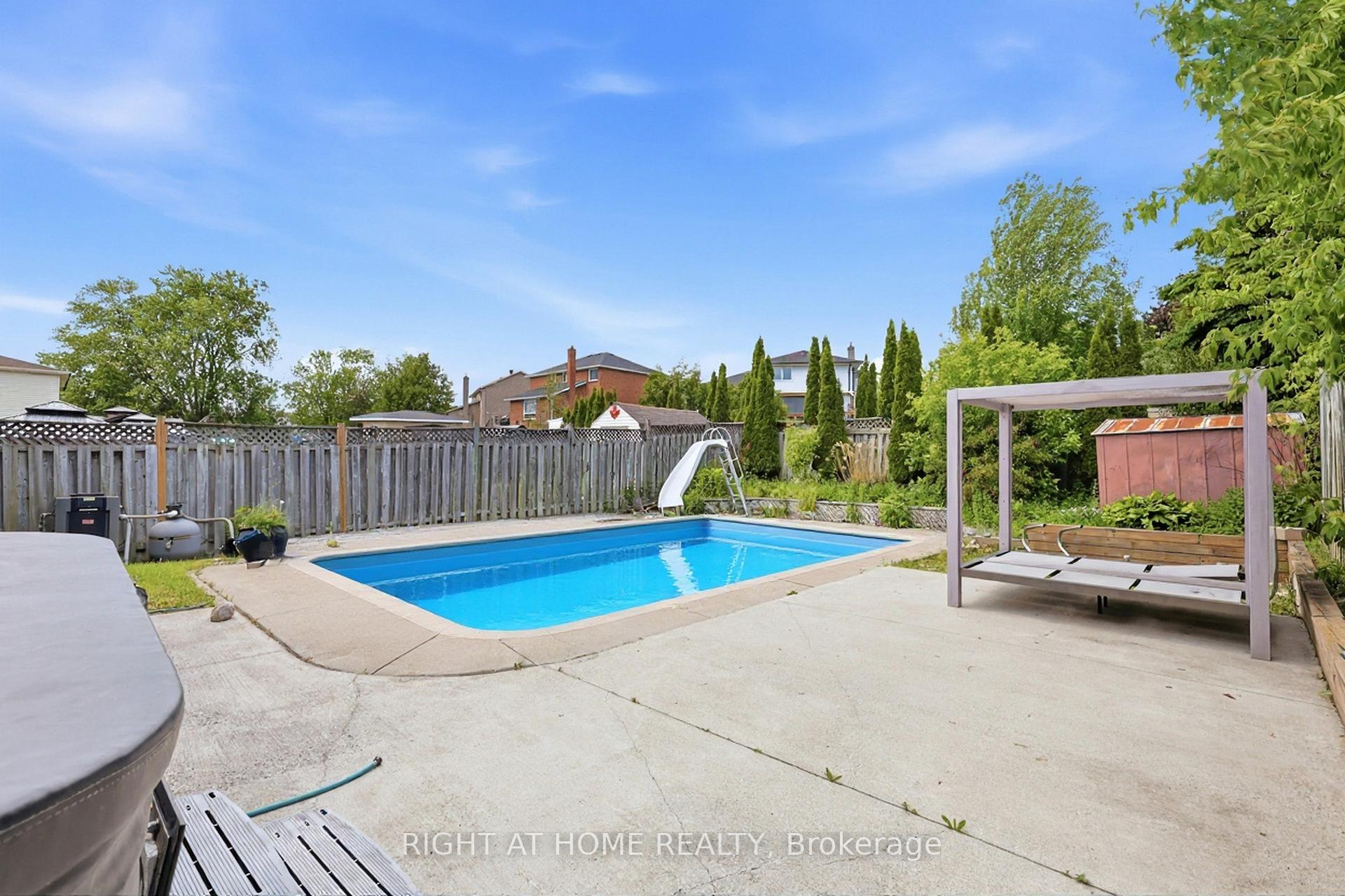Photo 42 of 68 Overbank Drive, Oshawa, McLaughlin — HOMEH