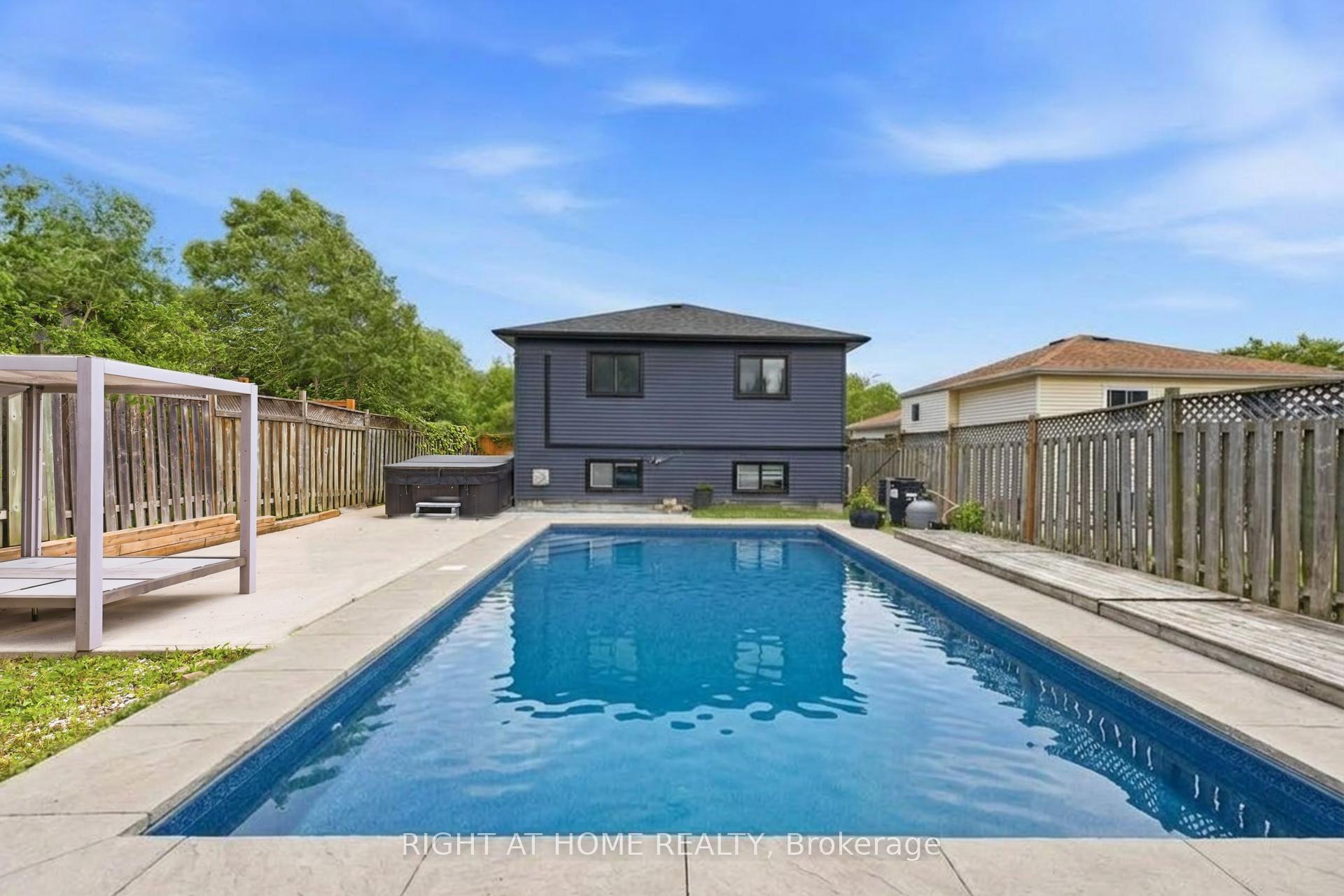 Photo 43 of 68 Overbank Drive, Oshawa, McLaughlin — HOMEH