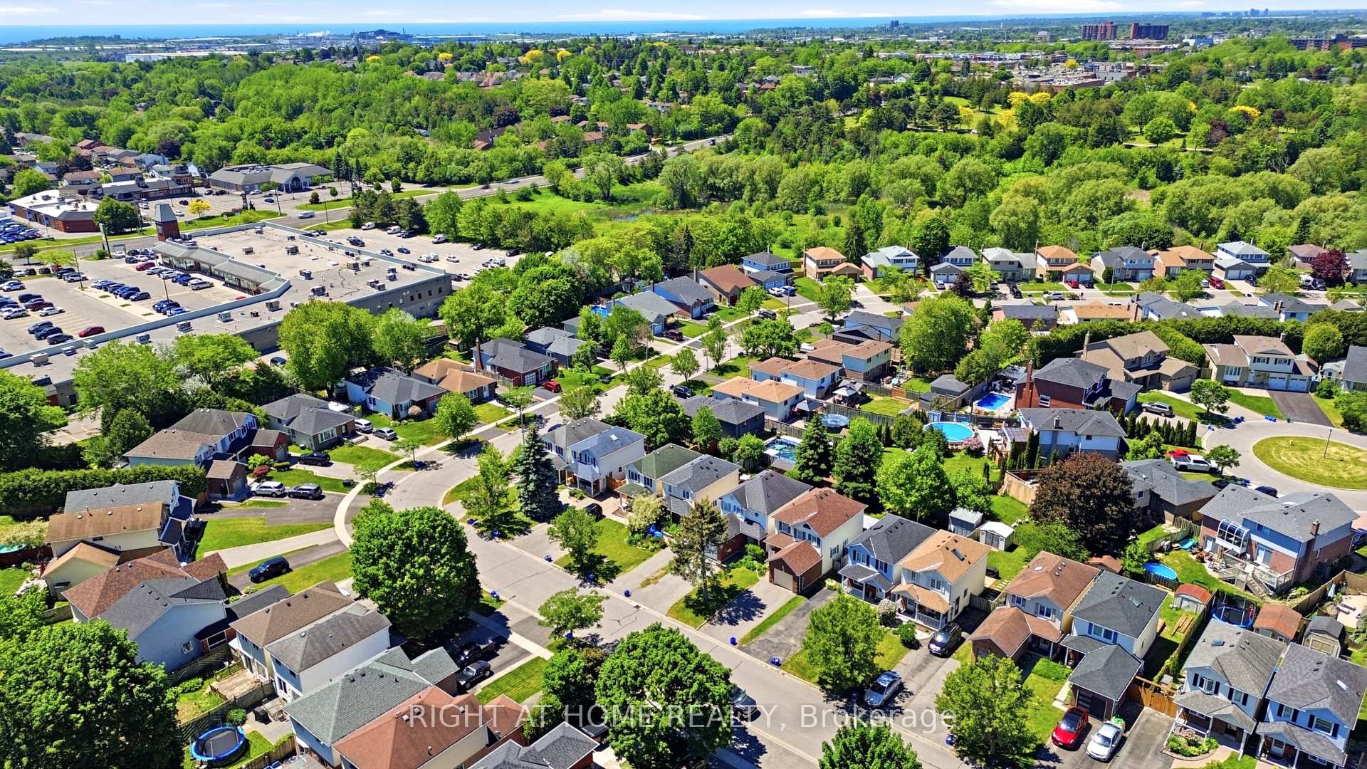 Photo 45 of 68 Overbank Drive, Oshawa, McLaughlin — HOMEH