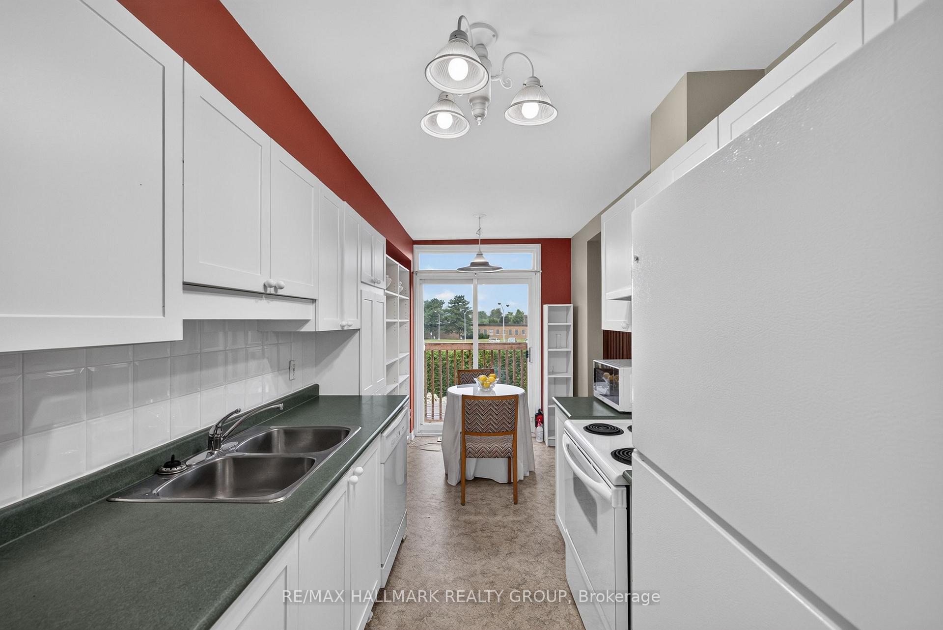 Photo 10 of 103 Tall Oak Private, Ottawa, Riverview Park — HOMEH