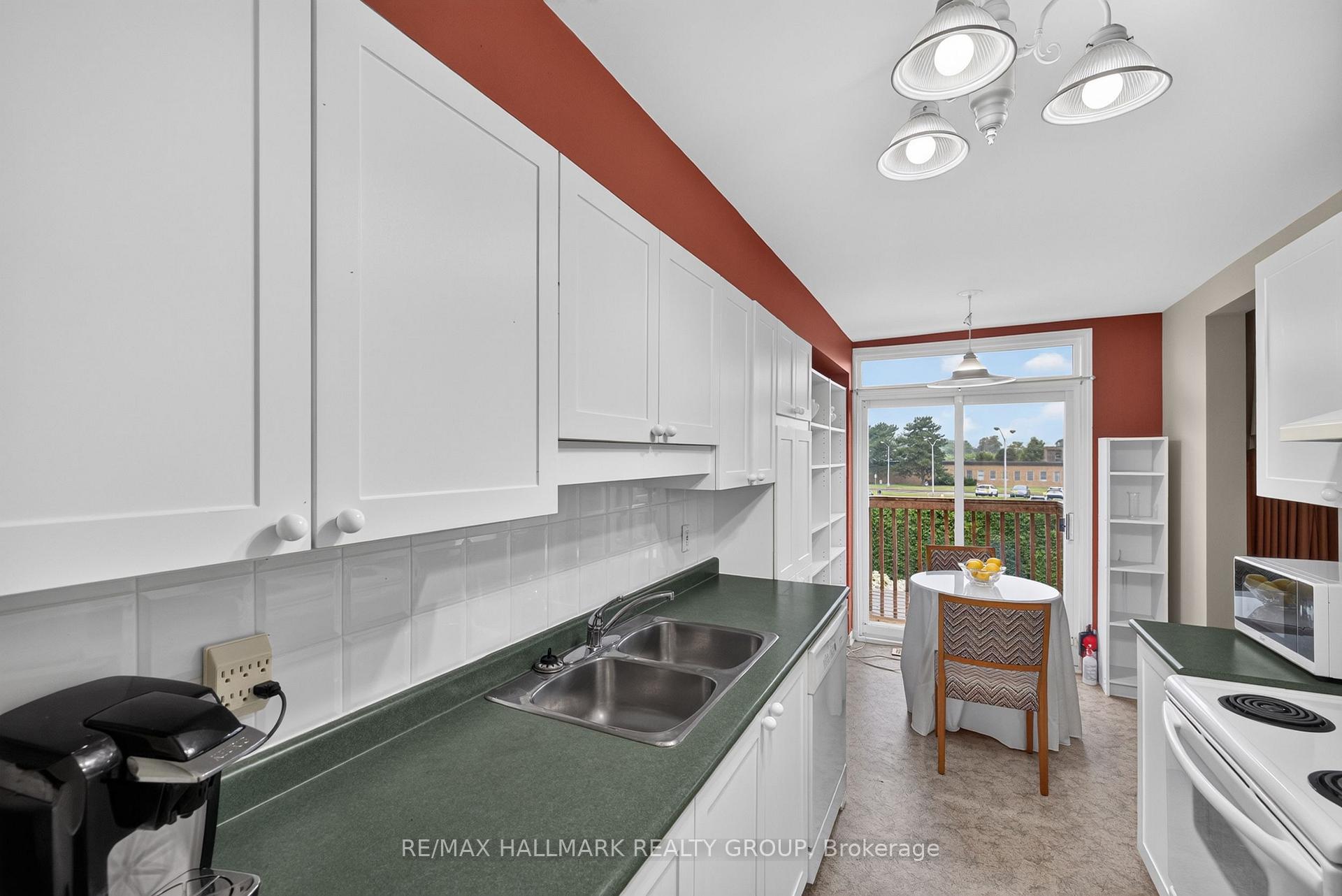 Photo 13 of 103 Tall Oak Private, Ottawa, Riverview Park — HOMEH
