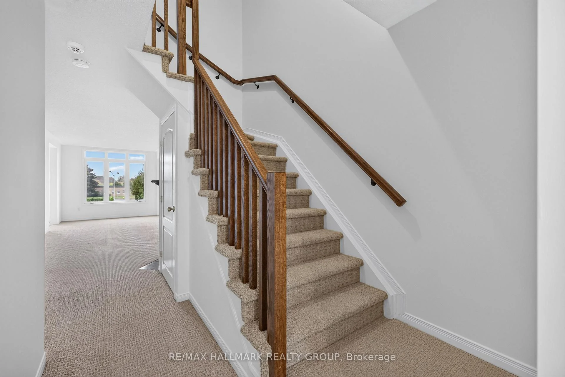 Photo 8 of 103 Tall Oak Private, Ottawa, Riverview Park — HOMEH