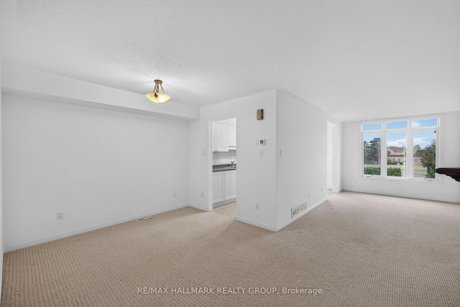 Photo 14 of 103 Tall Oak Private, Ottawa, Riverview Park — HOMEH