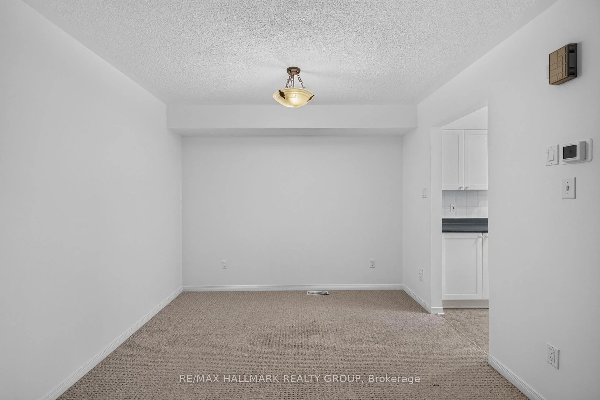 Photo 32 of 103 Tall Oak Private, Ottawa, Riverview Park — HOMEH