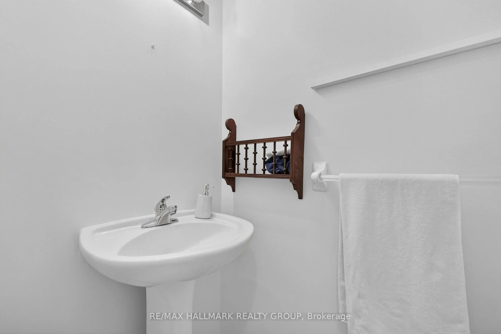Photo 55 of 103 Tall Oak Private, Ottawa, Riverview Park — HOMEH