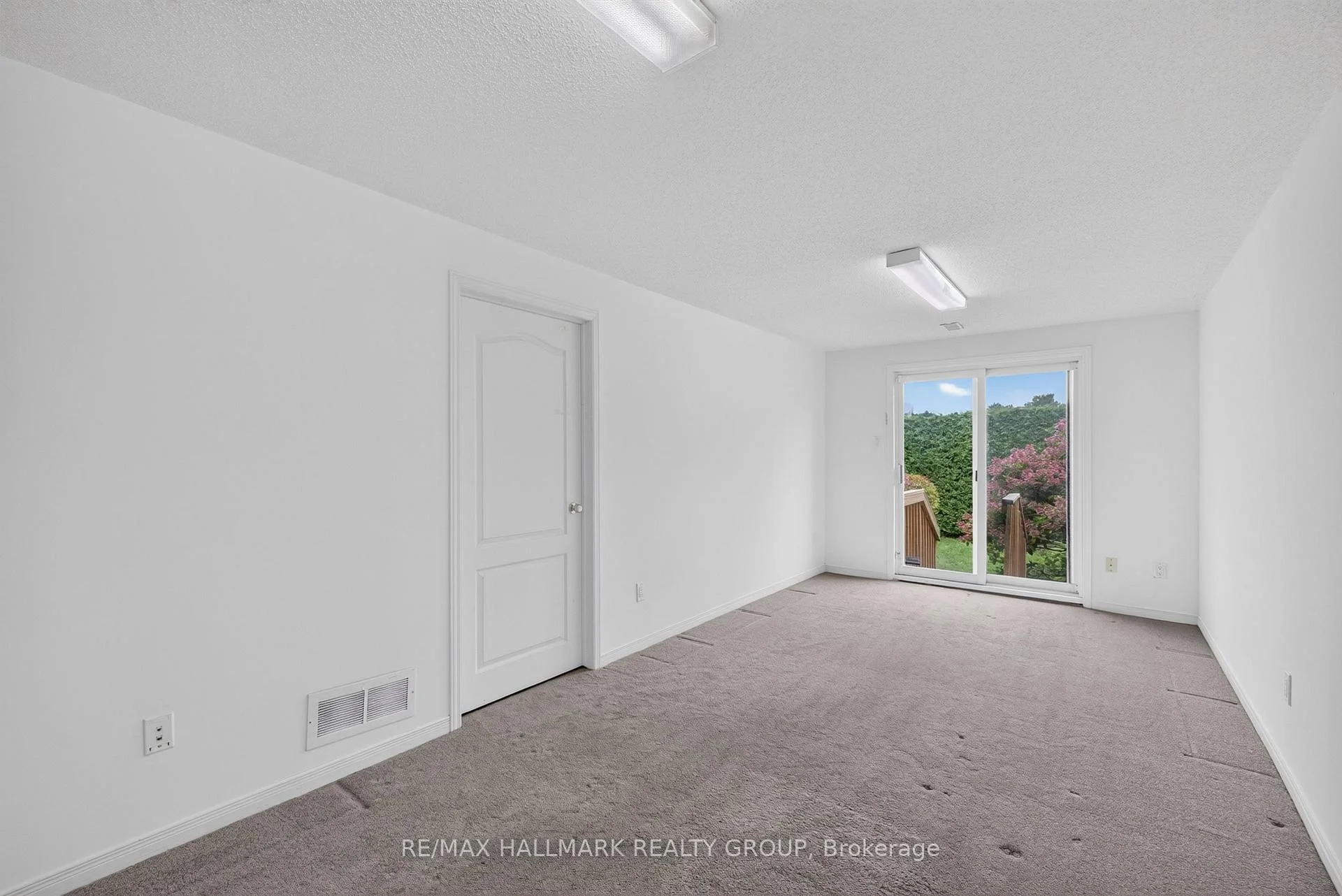 Photo 33 of 103 Tall Oak Private, Ottawa, Riverview Park — HOMEH