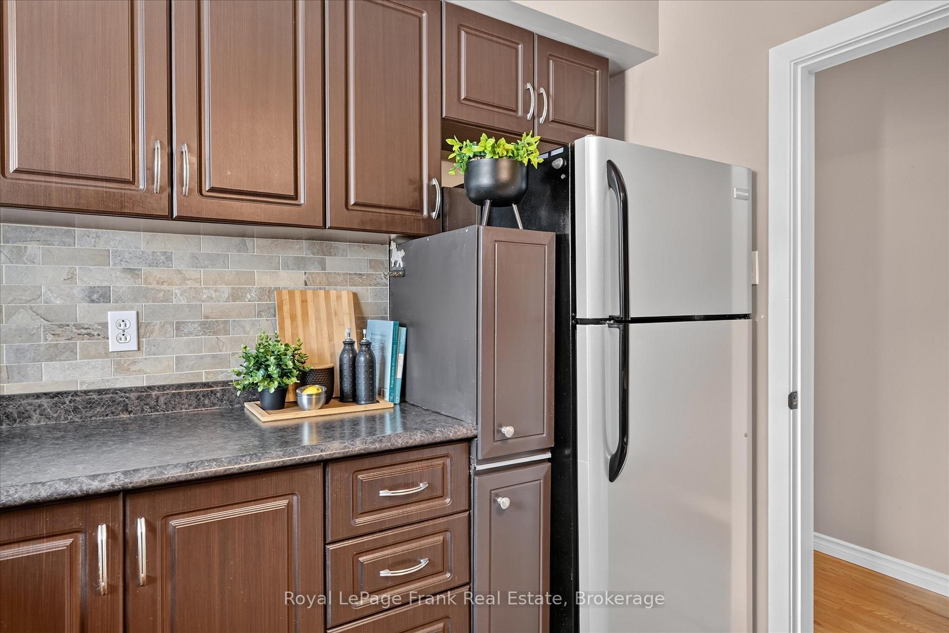 Photo 14 of 870 Hemlock Street, Peterborough, Northcrest Ward 5 — HOMEH