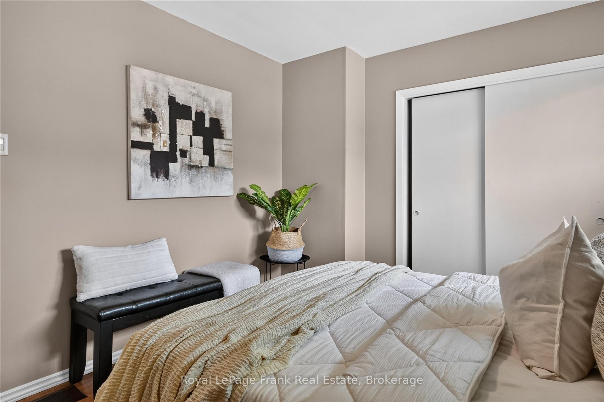 Photo 17 of 870 Hemlock Street, Peterborough, Northcrest Ward 5 — HOMEH