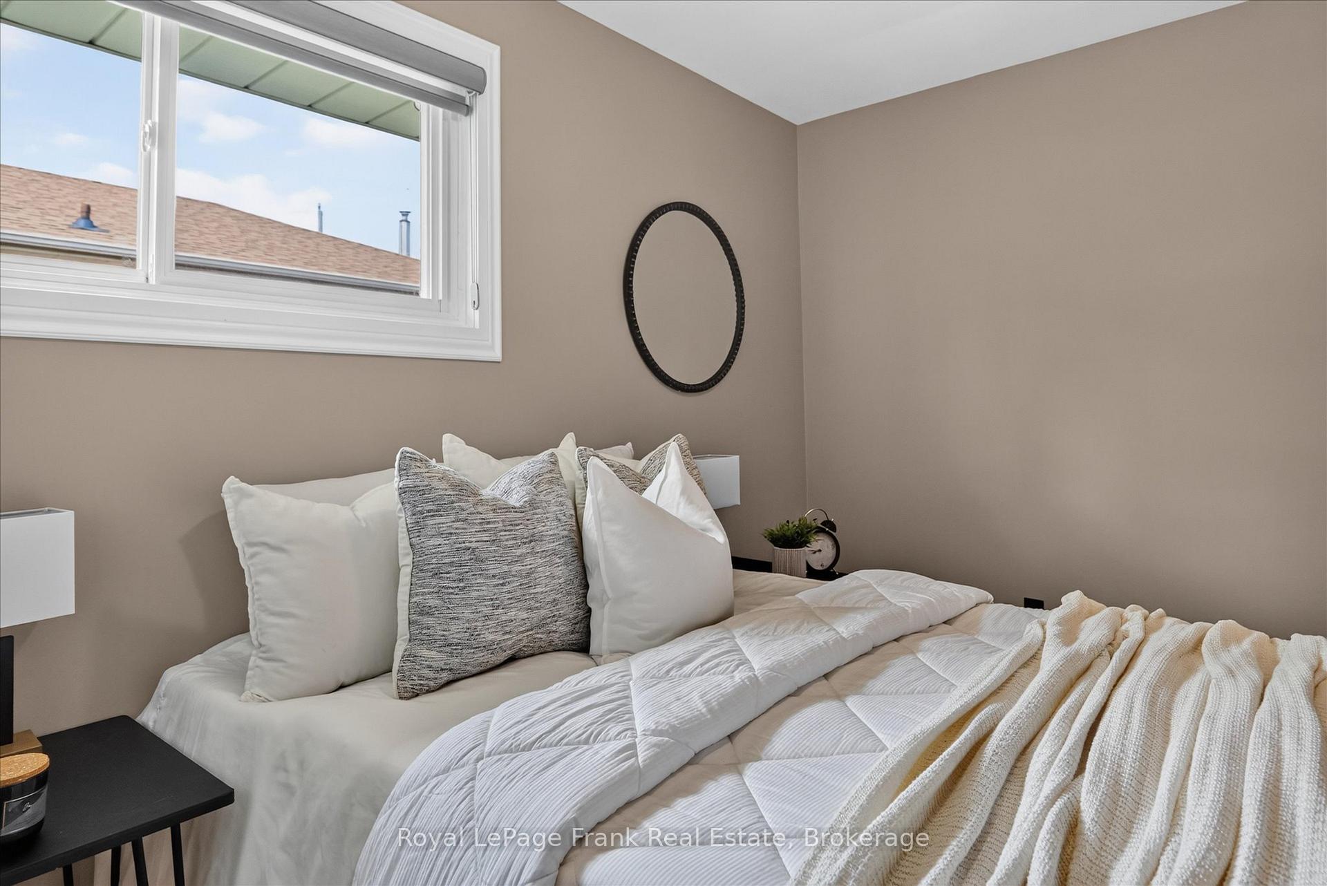 Photo 18 of 870 Hemlock Street, Peterborough, Northcrest Ward 5 — HOMEH
