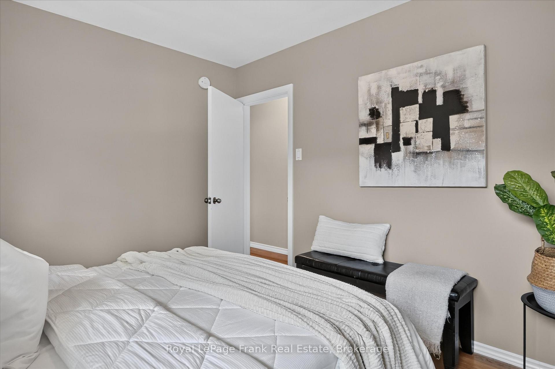 Photo 19 of 870 Hemlock Street, Peterborough, Northcrest Ward 5 — HOMEH