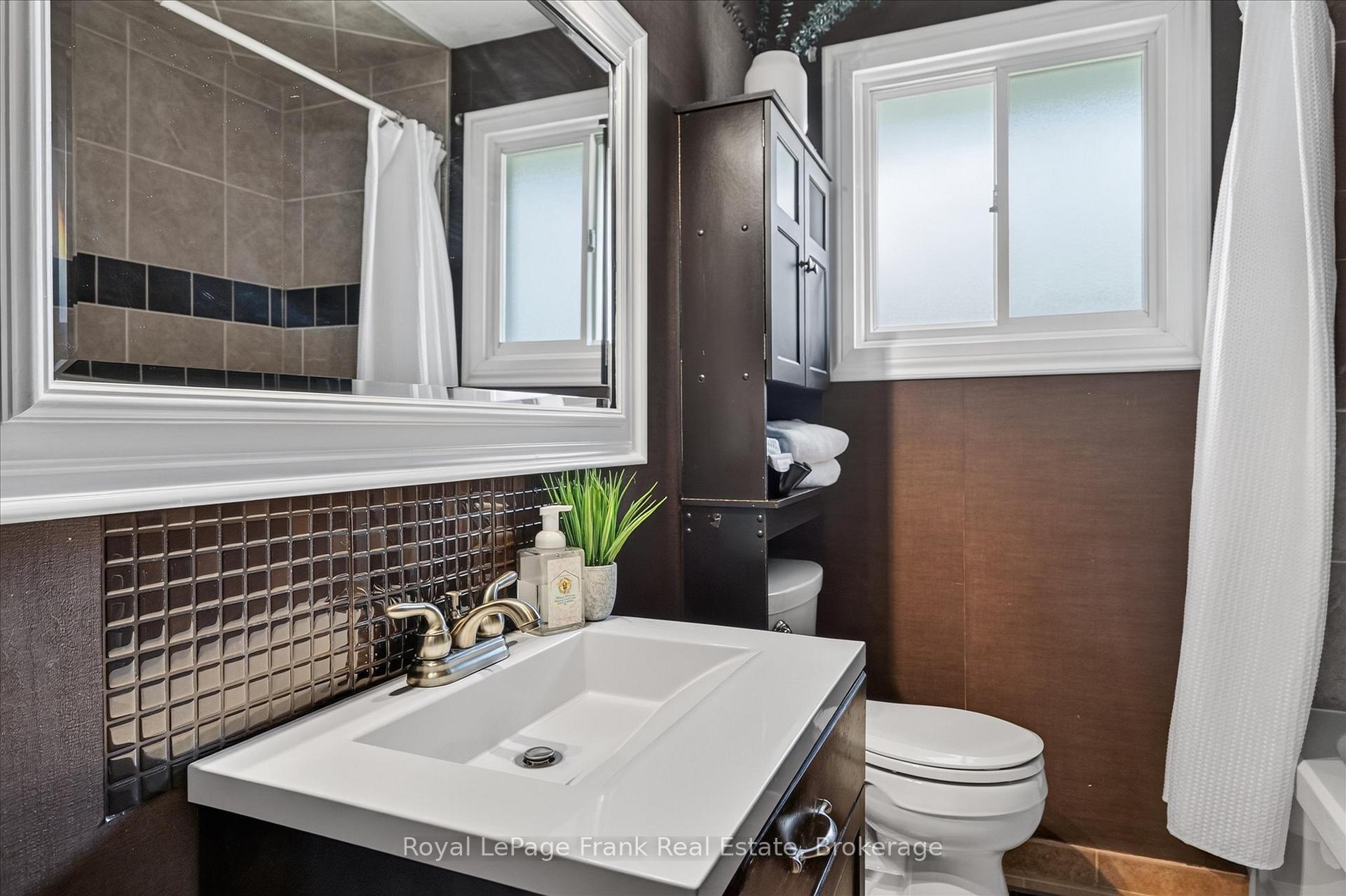 Photo 20 of 870 Hemlock Street, Peterborough, Northcrest Ward 5 — HOMEH