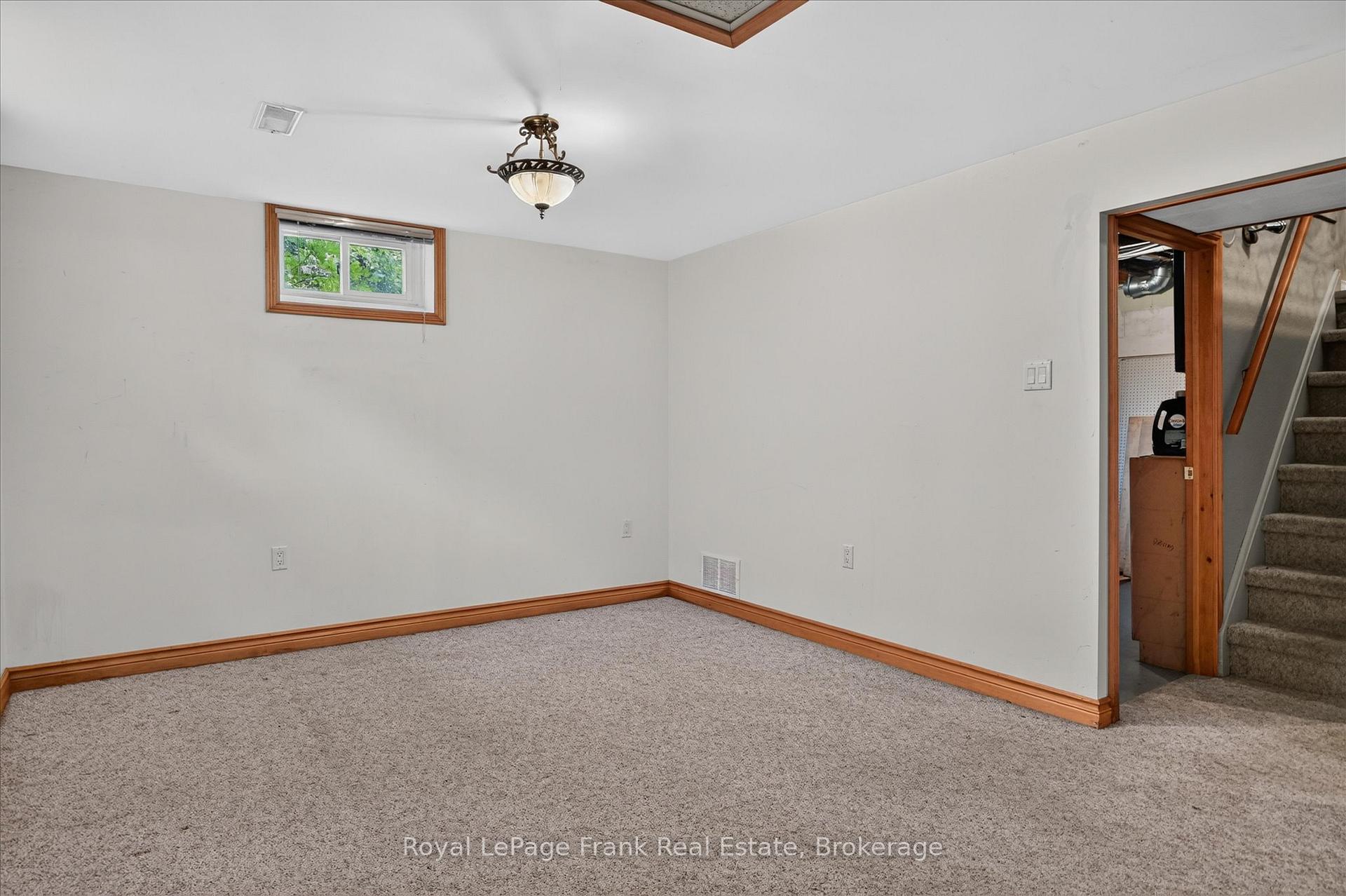 Photo 25 of 870 Hemlock Street, Peterborough, Northcrest Ward 5 — HOMEH