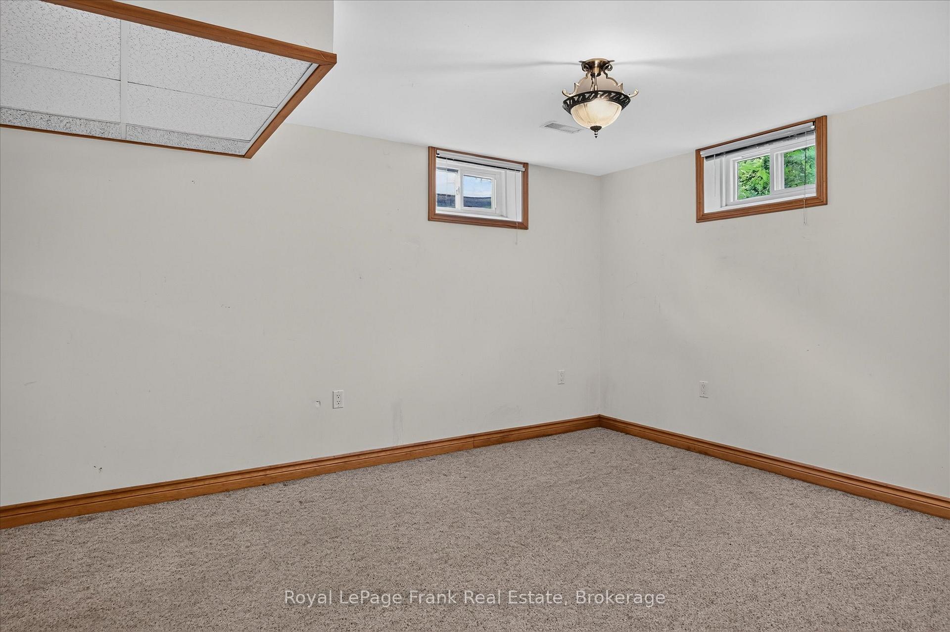 Photo 28 of 870 Hemlock Street, Peterborough, Northcrest Ward 5 — HOMEH