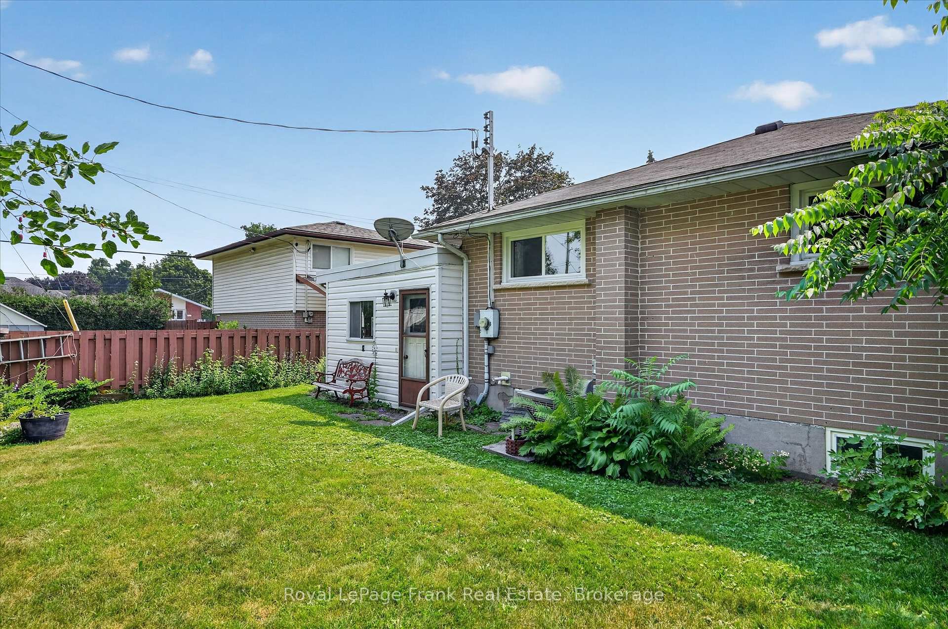 Photo 35 of 870 Hemlock Street, Peterborough, Northcrest Ward 5 — HOMEH