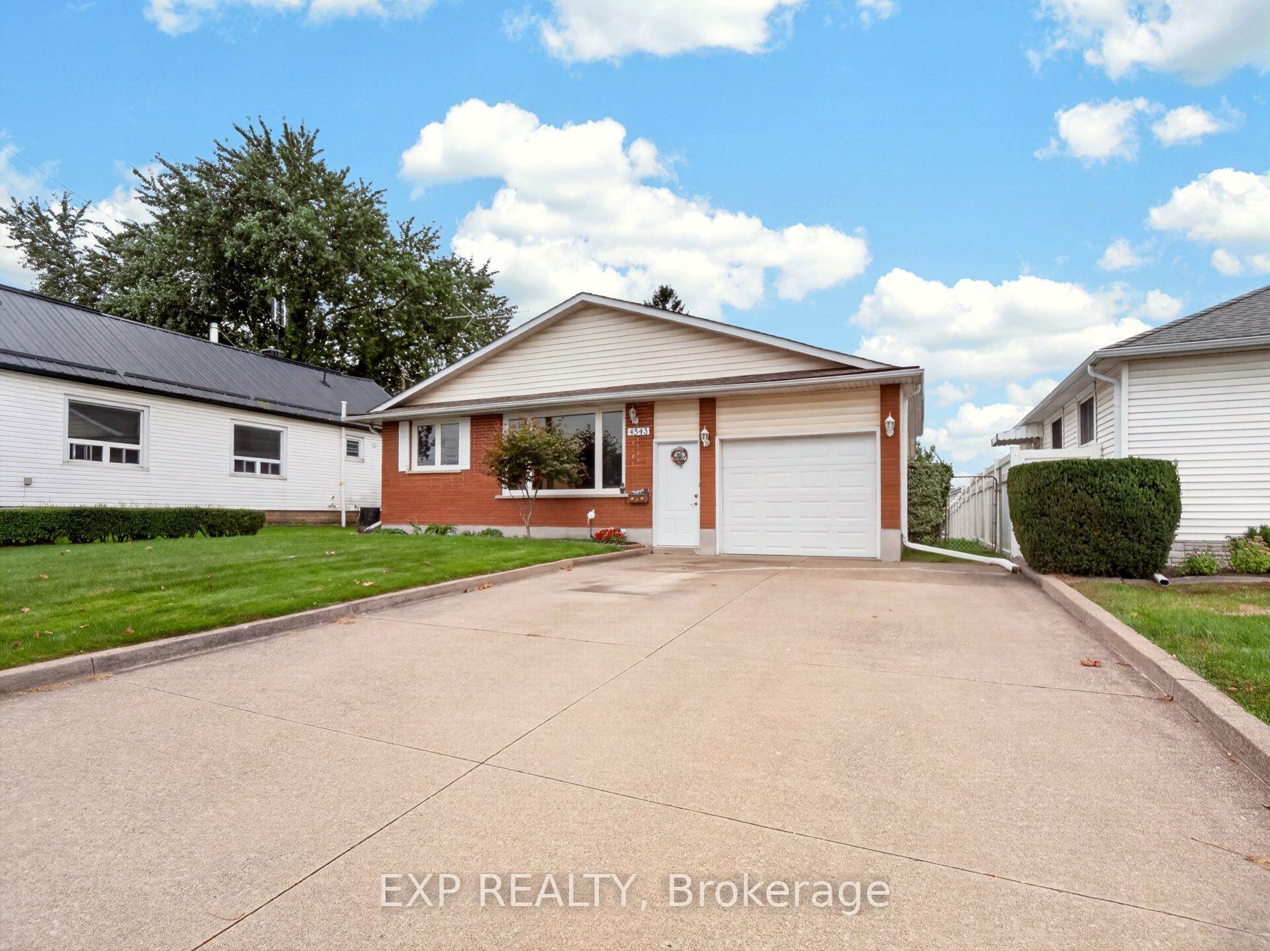 Photo 3 of 4543 Montrose Road, Niagara Falls, Ascot — HOMEH