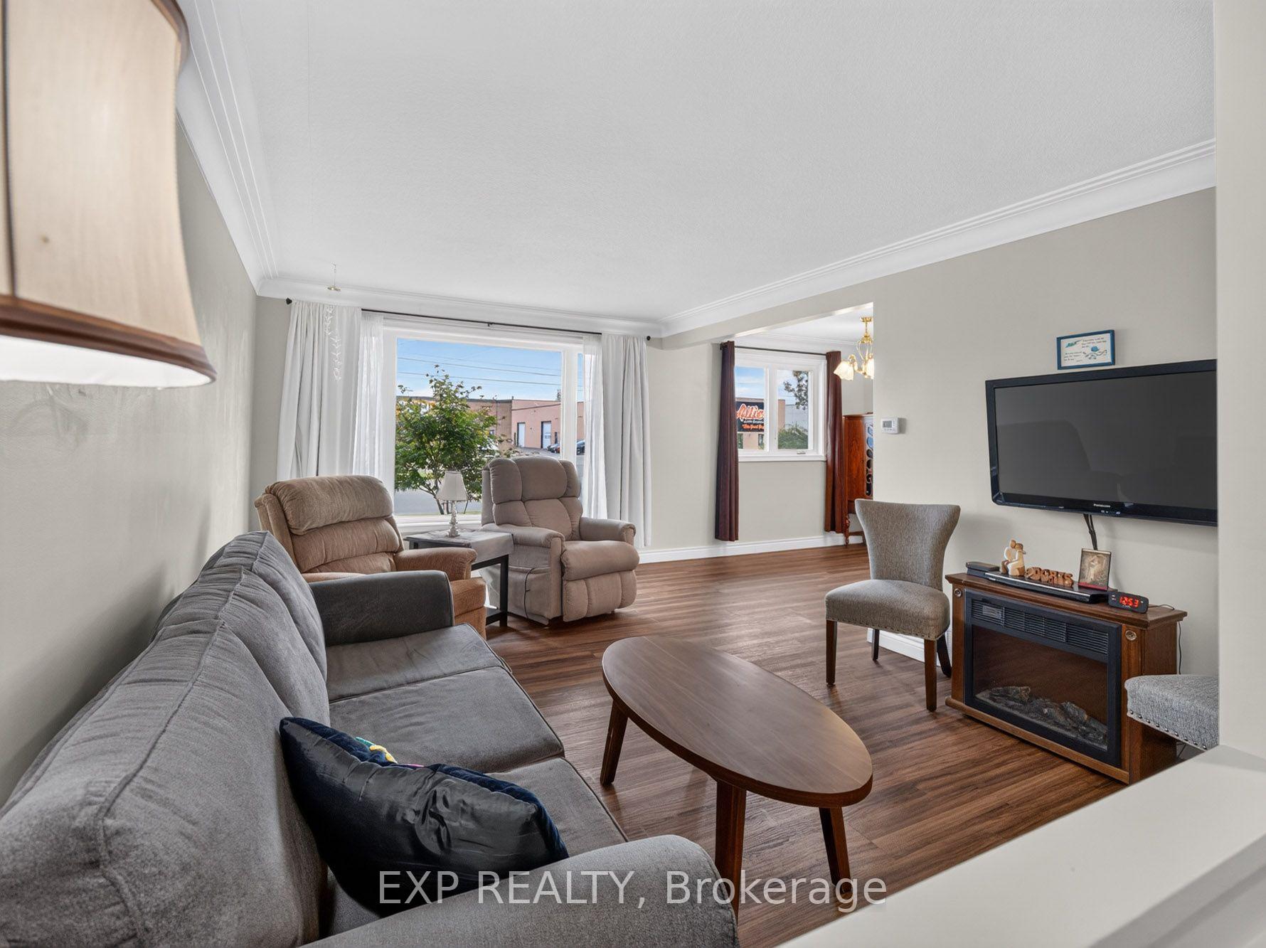 Photo 5 of 4543 Montrose Road, Niagara Falls, Ascot — HOMEH