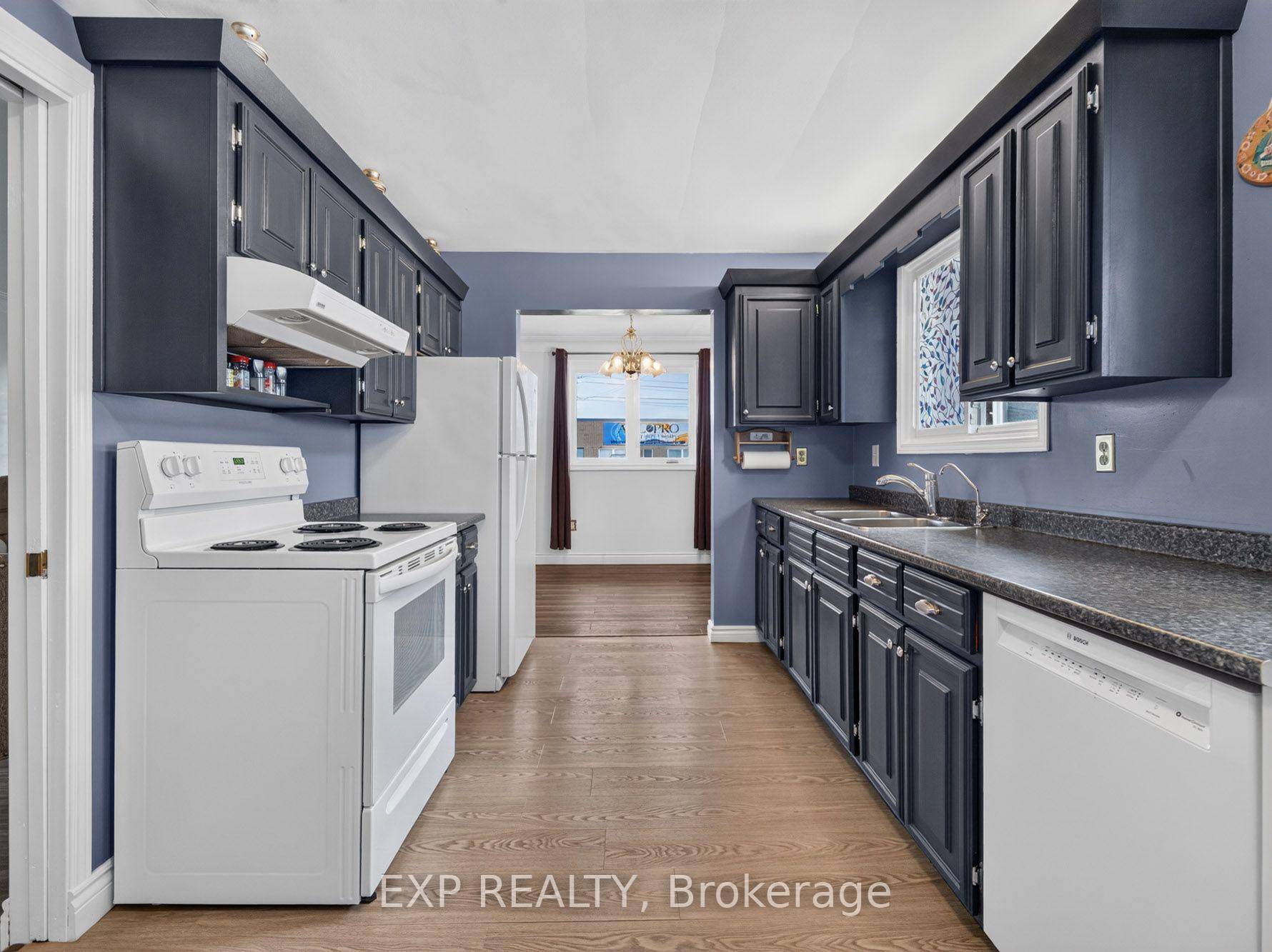 Photo 11 of 4543 Montrose Road, Niagara Falls, Ascot — HOMEH