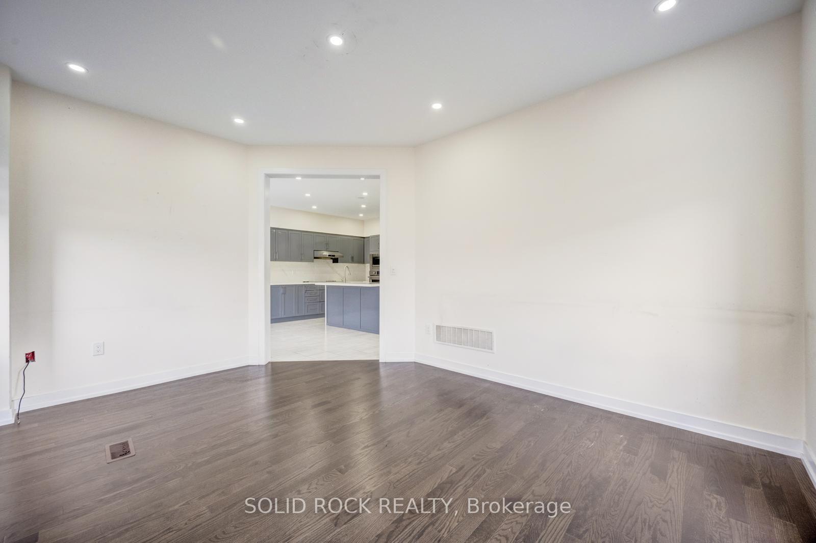 Photo 4 of 93 Parity Road, Brampton, Credit Valley — HOMEH