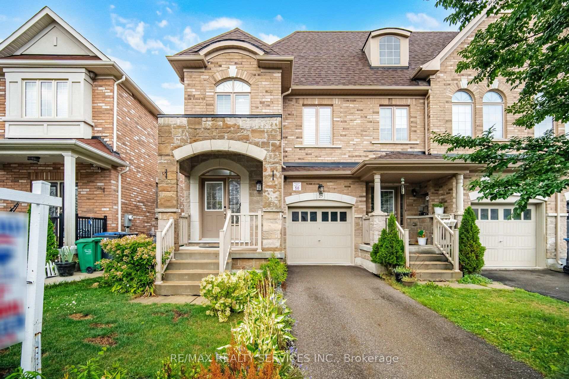 Photo 3 of 25 Yately Street, Brampton, Northwest Brampton — HOMEH